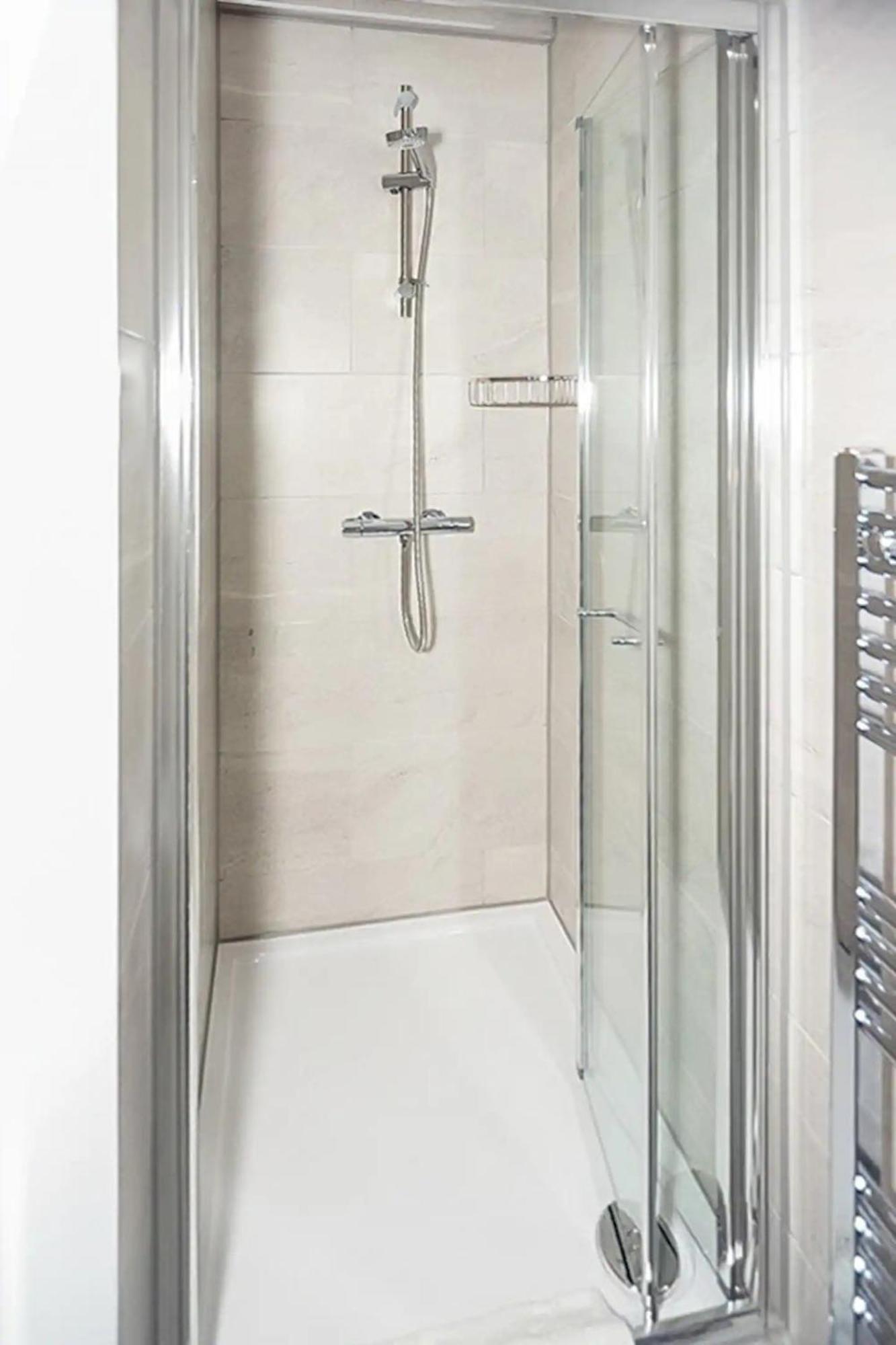Chic Ensuite - 10% Off - 3 Min To Trains -pass The Keys * Londen