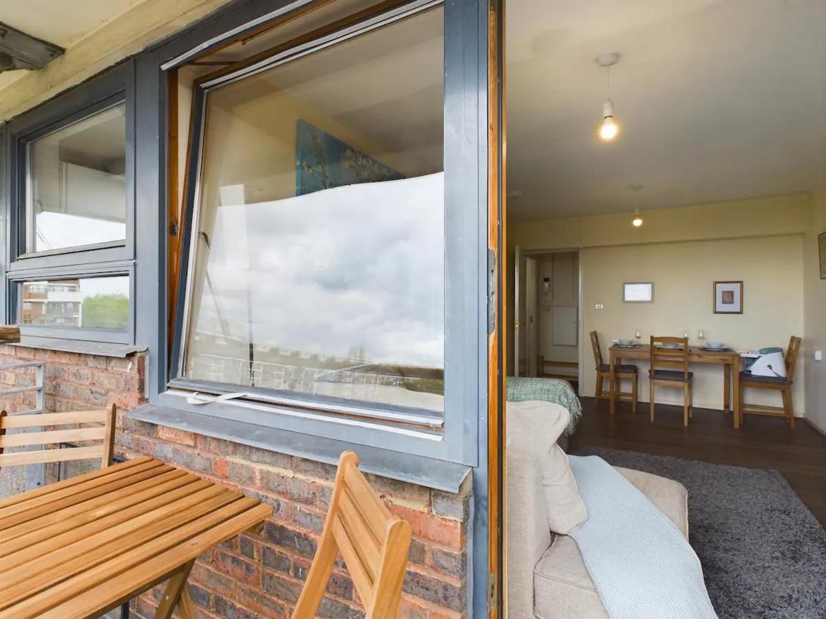 Lovely 1 Bedroom Serviced W Patio Sleeps 3 Pass The Keys Londres