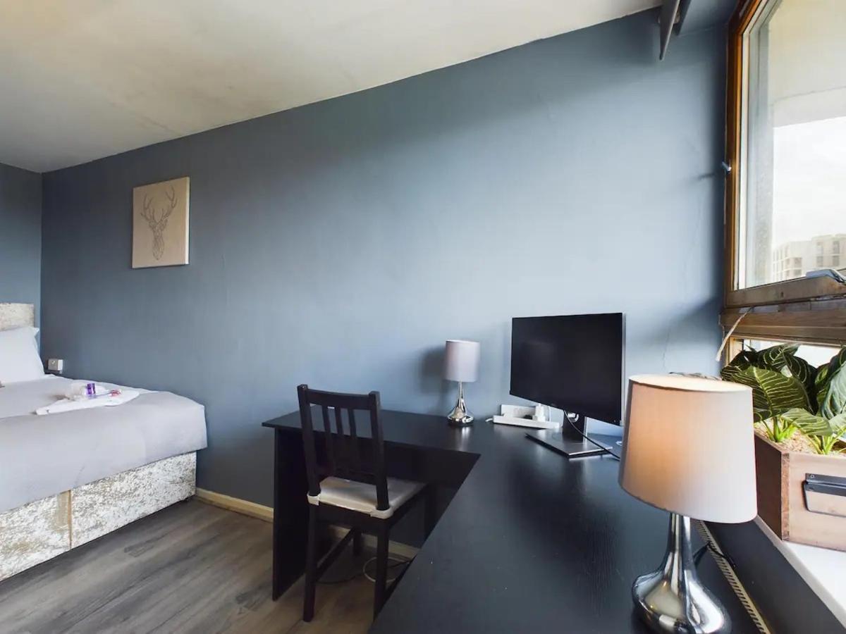 Lovely 1 Bedroom Serviced W Patio Sleeps 3 Pass The Keys * Londres
