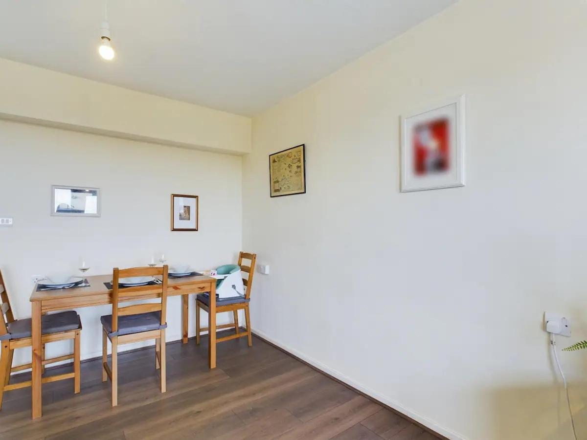 Lovely 1 Bedroom Serviced W Patio Sleeps 3 Pass The Keys * Londres