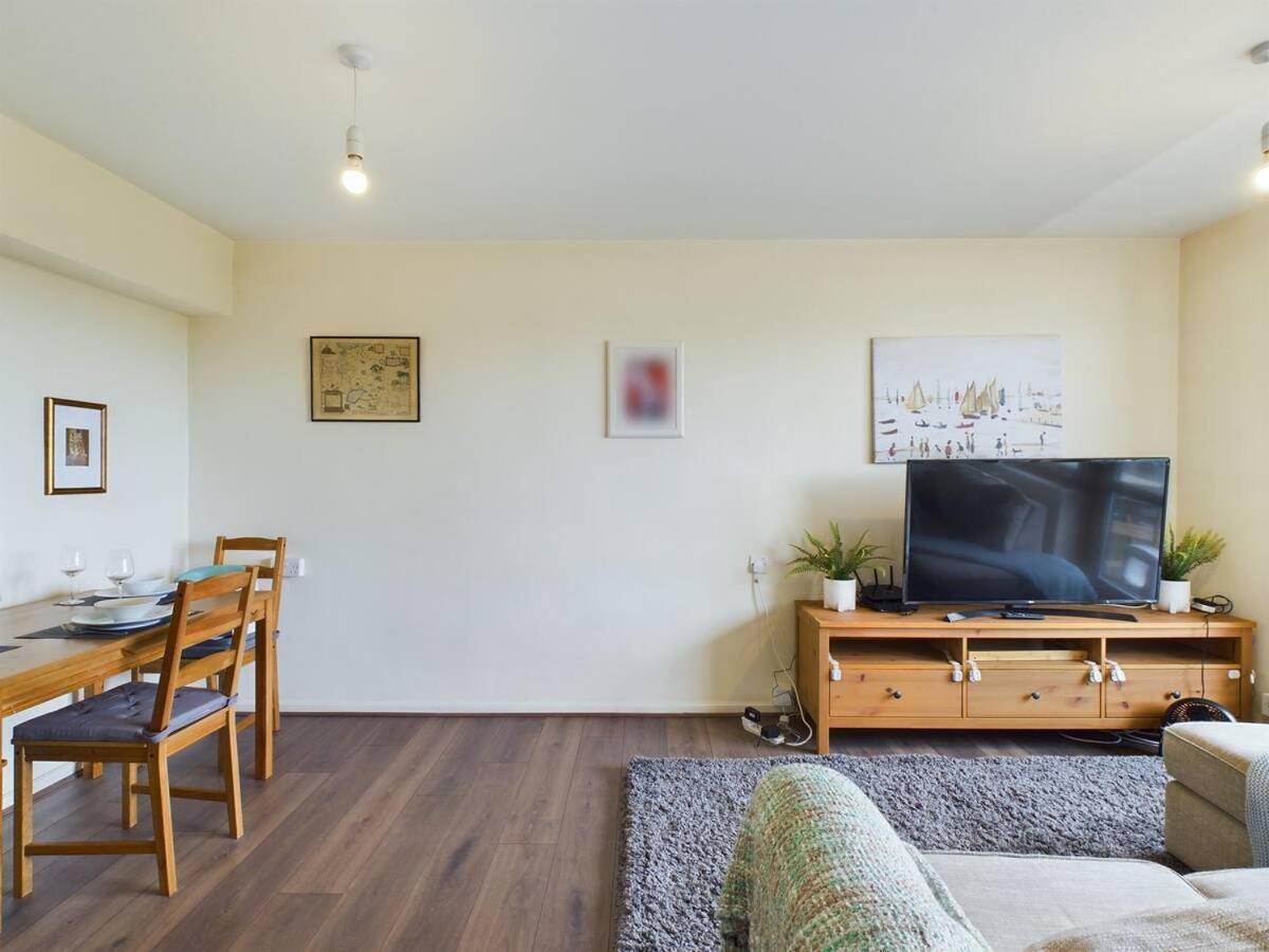 Appartement Lovely 1 Bedroom Serviced W Patio Sleeps 3 Pass The Keys