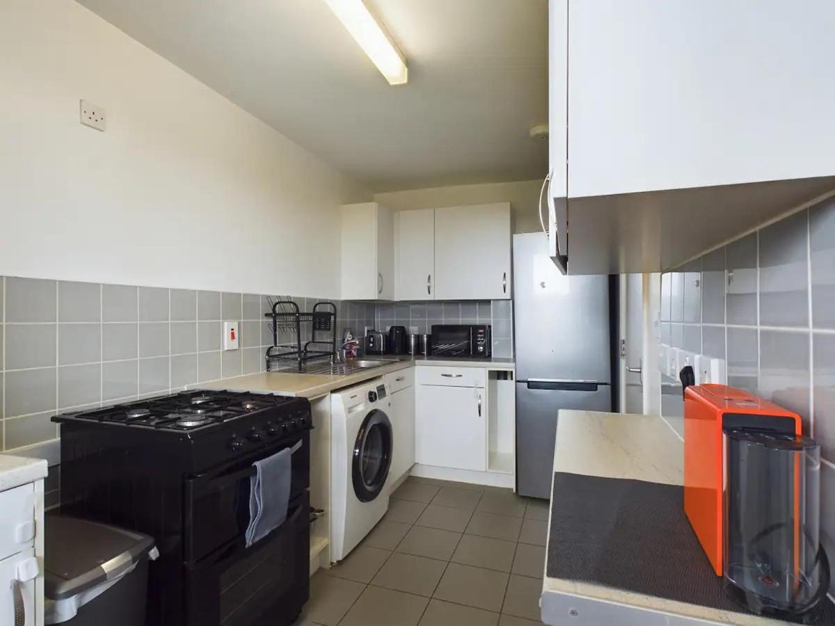 Lovely 1 Bedroom Serviced W Patio Sleeps 3 Pass The Keys Appartement Londres