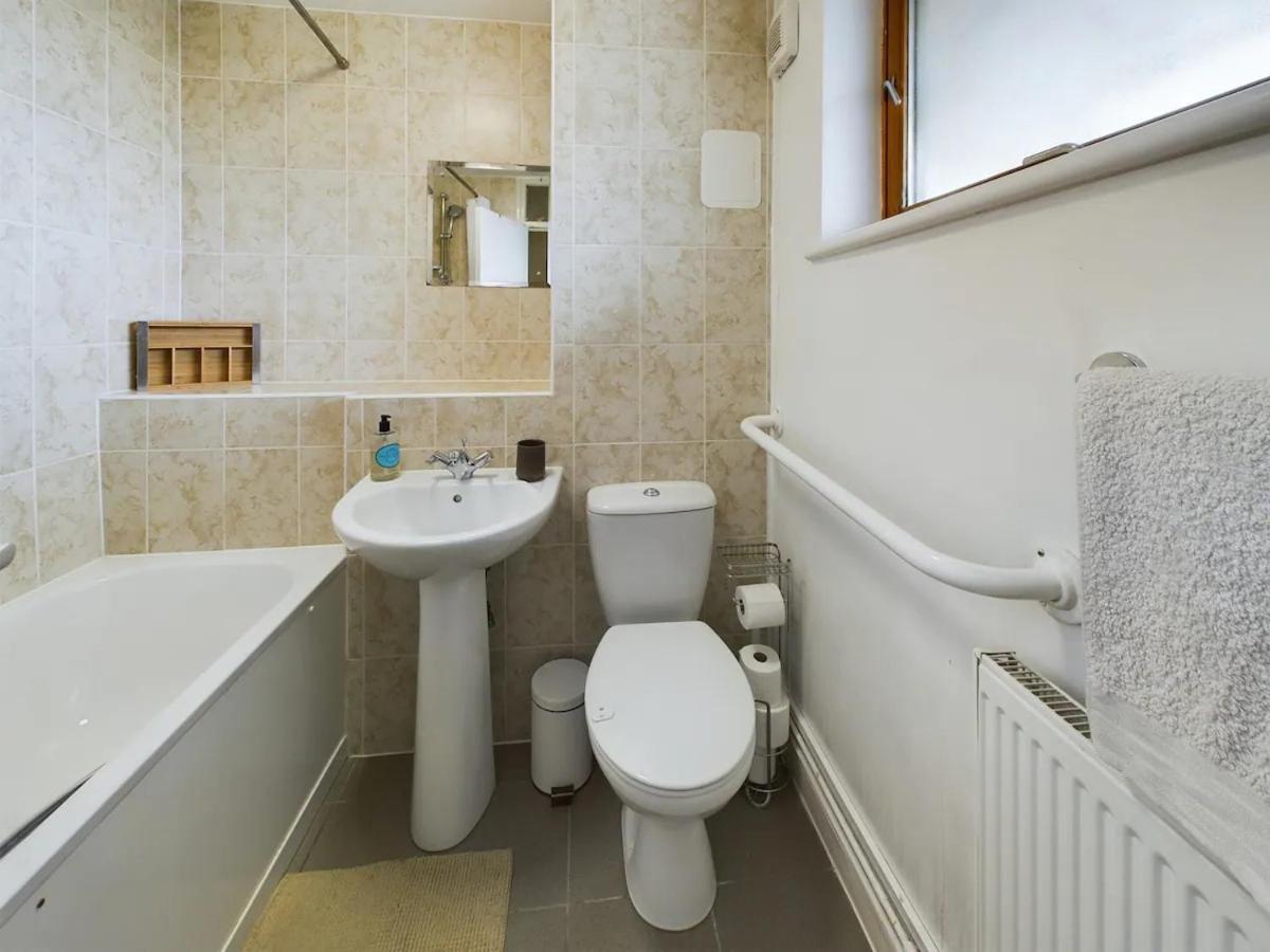 Lovely 1 Bedroom Serviced W Patio Sleeps 3 Pass The Keys Londres