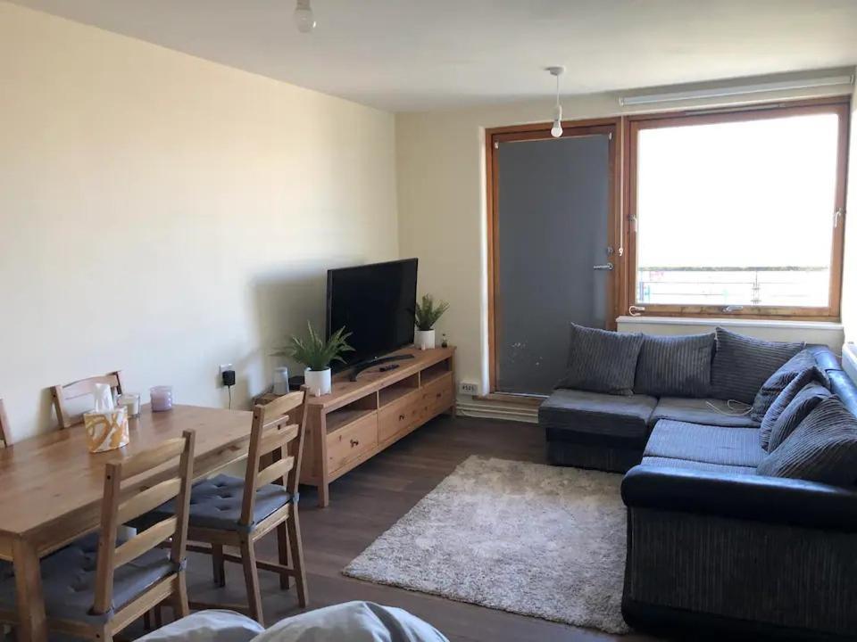 Lovely 1 Bedroom Serviced W Patio Sleeps 3 Pass The Keys Appartement *