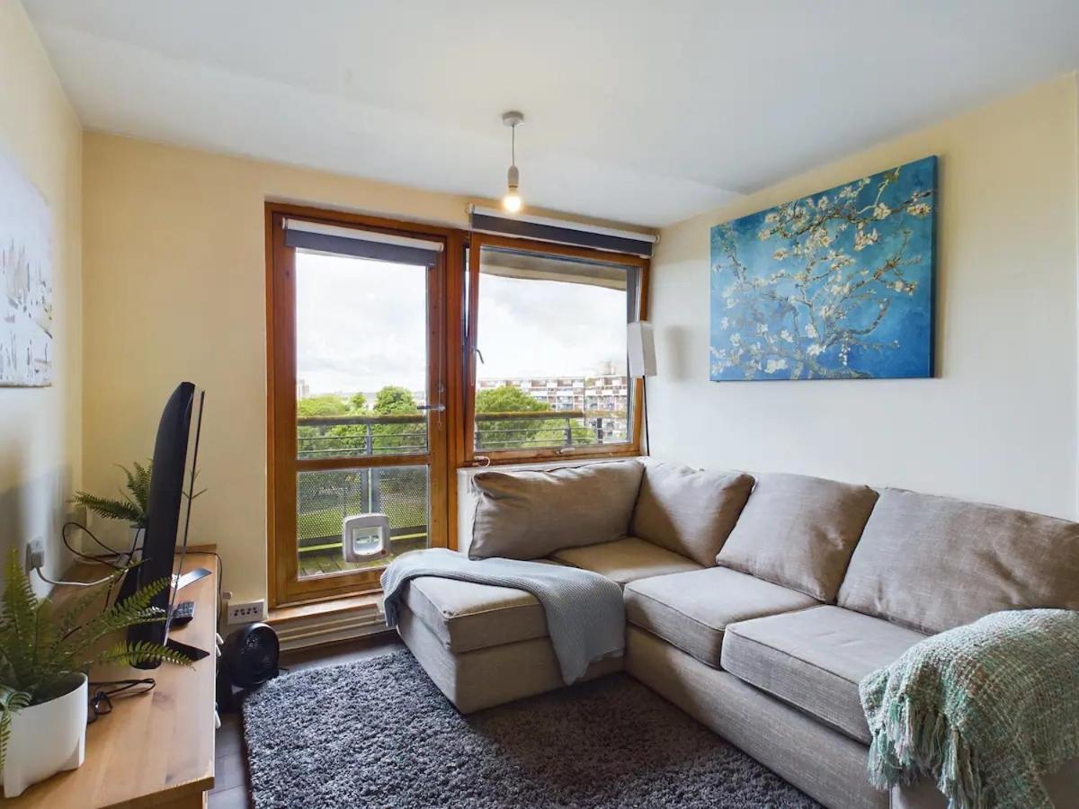 Lovely 1 Bedroom Serviced W Patio Sleeps 3 Pass The Keys Appartement Londres