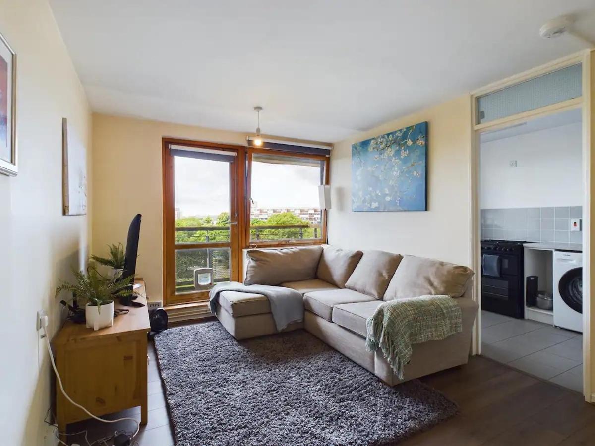Appartement Lovely 1 Bedroom Serviced W Patio Sleeps 3 Pass The Keys Londres