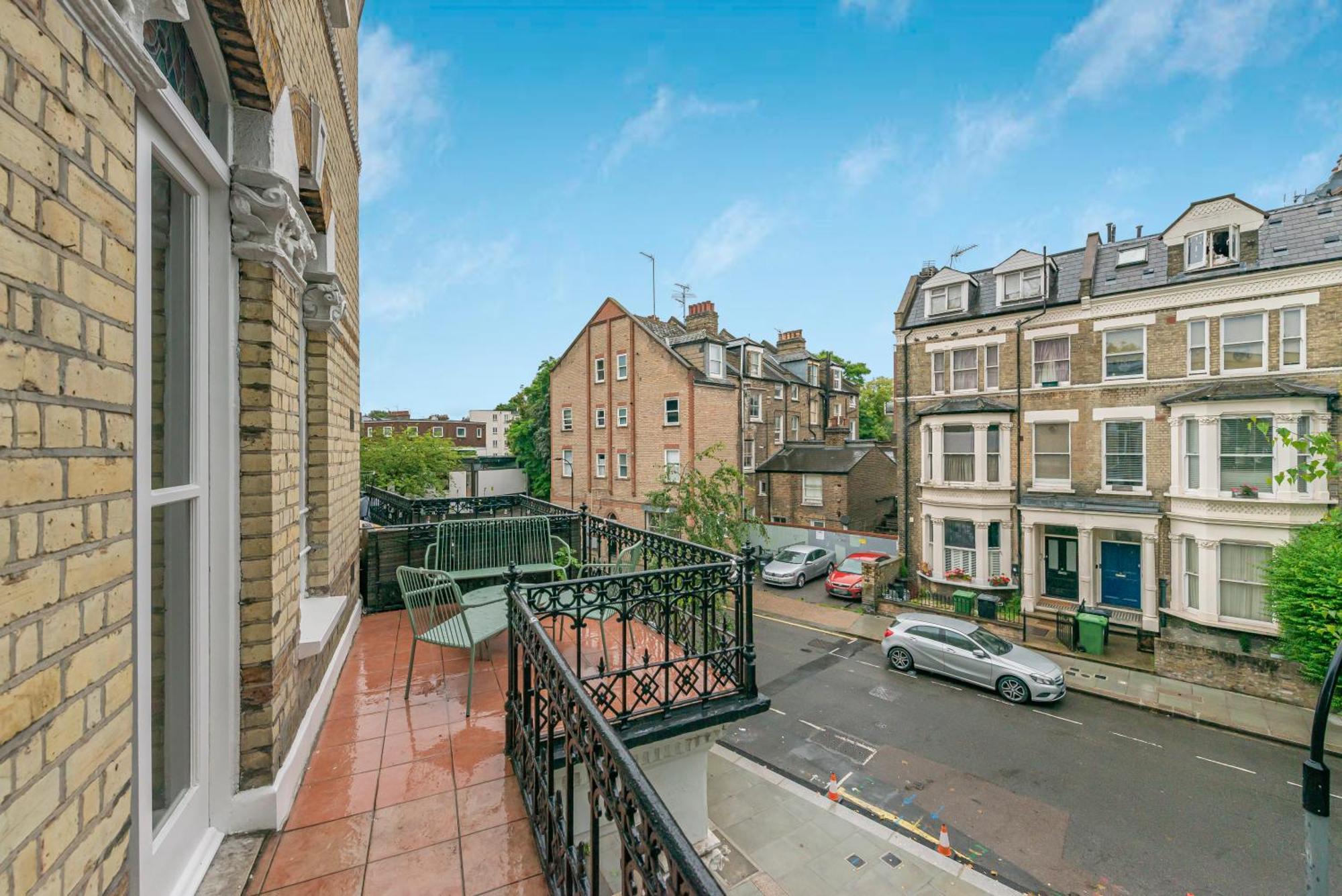 Luxury 3 Bed With Balcony In Kensington Olympia Londres