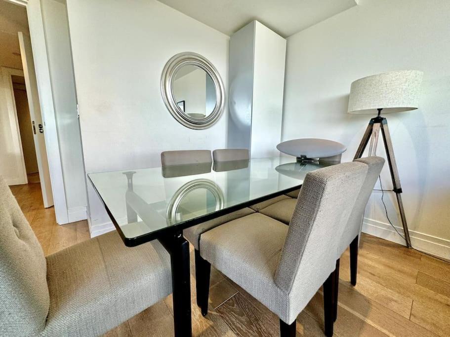 Battersea Power Station River View 2bed 2bath Londres