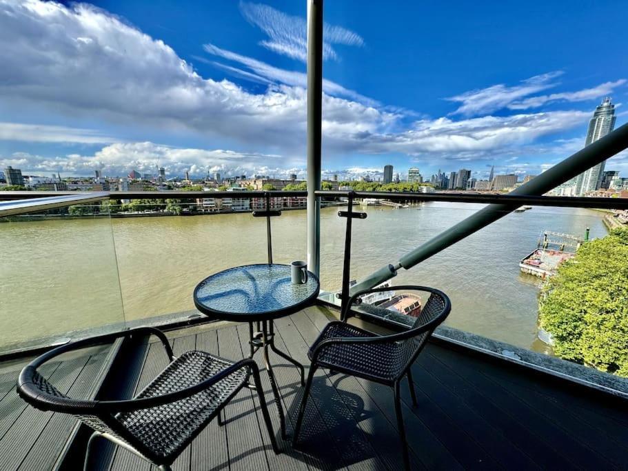 Battersea Power Station River View 2bed 2bath Londres