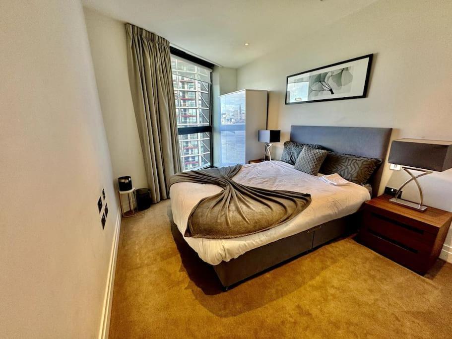 Battersea Power Station River View 2bed 2bath * Londres
