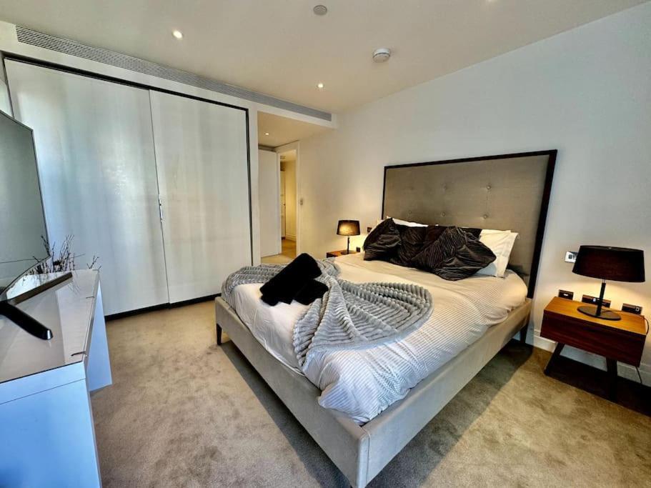 Battersea Power Station River View 2bed 2bath Londres
