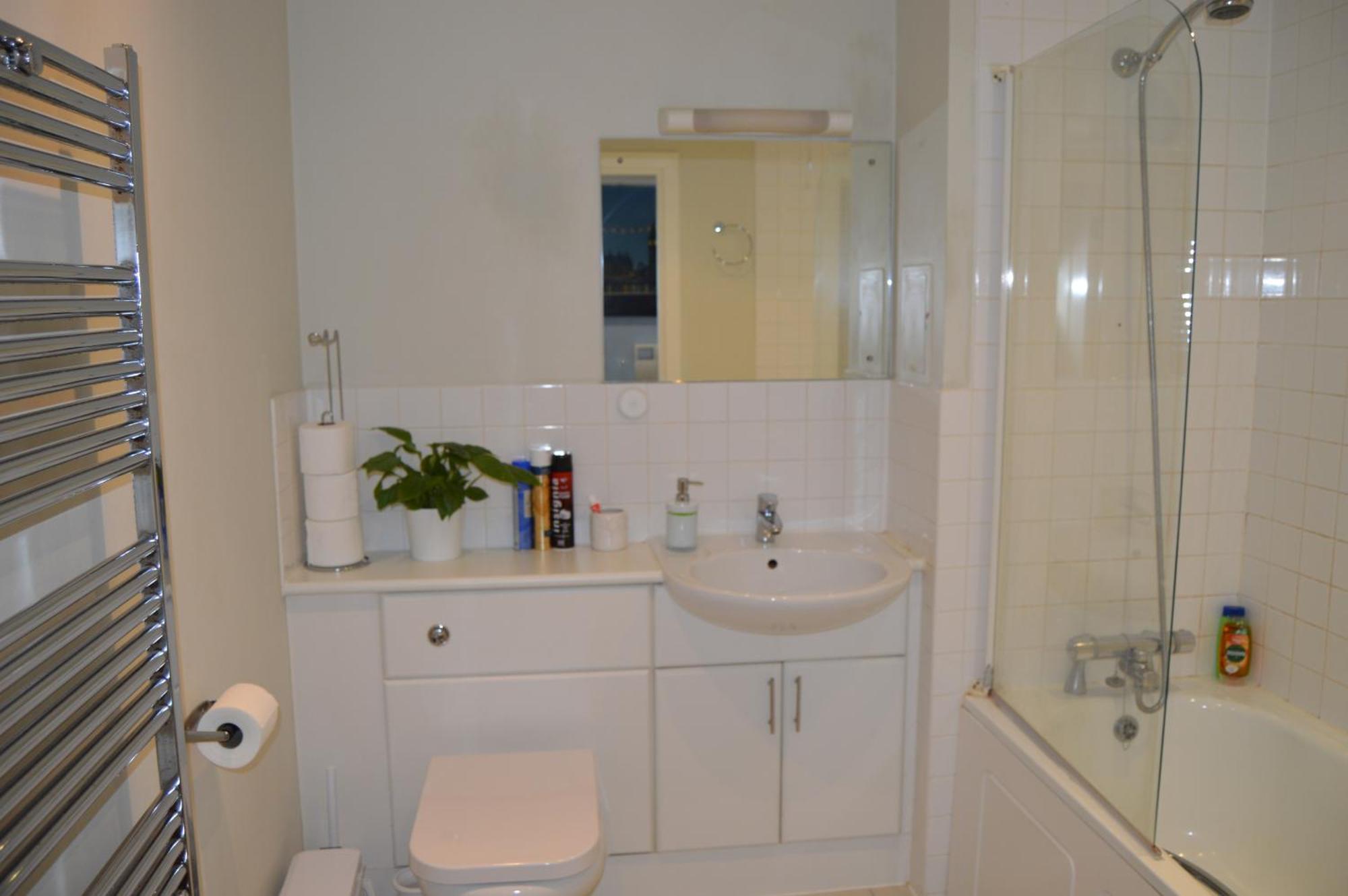 Apartment Entire Next To Canary Wharf In London