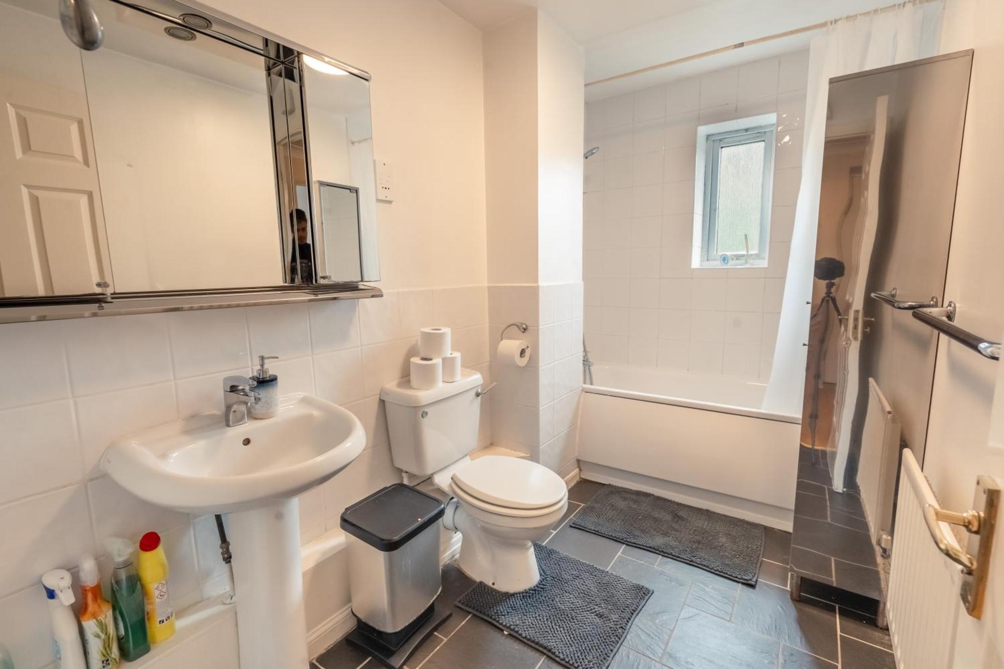 Apartment Excel Riverview Luxury -sleep 6- Free Parking- Playstation 4