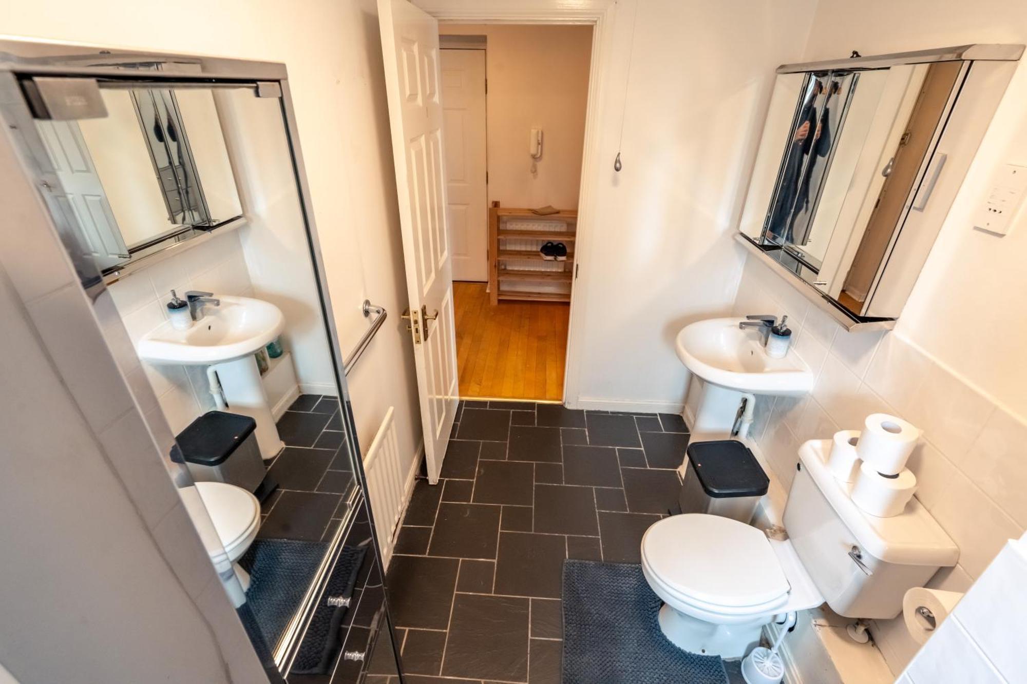 Excel Riverview Luxury -sleep 6- Free Parking- Playstation 4 Apartment *