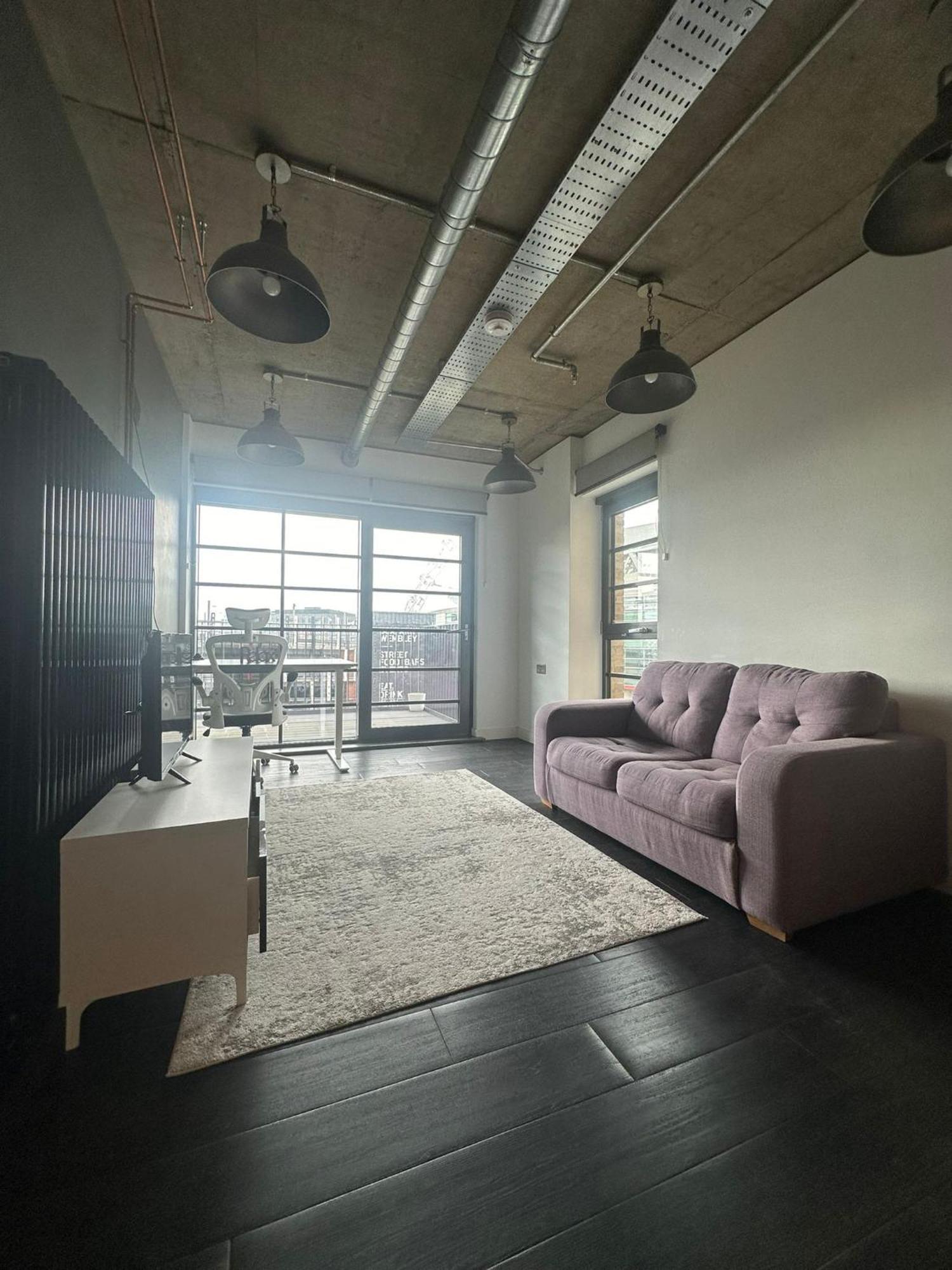 Stylish Two Bedroom Apartment! Londen