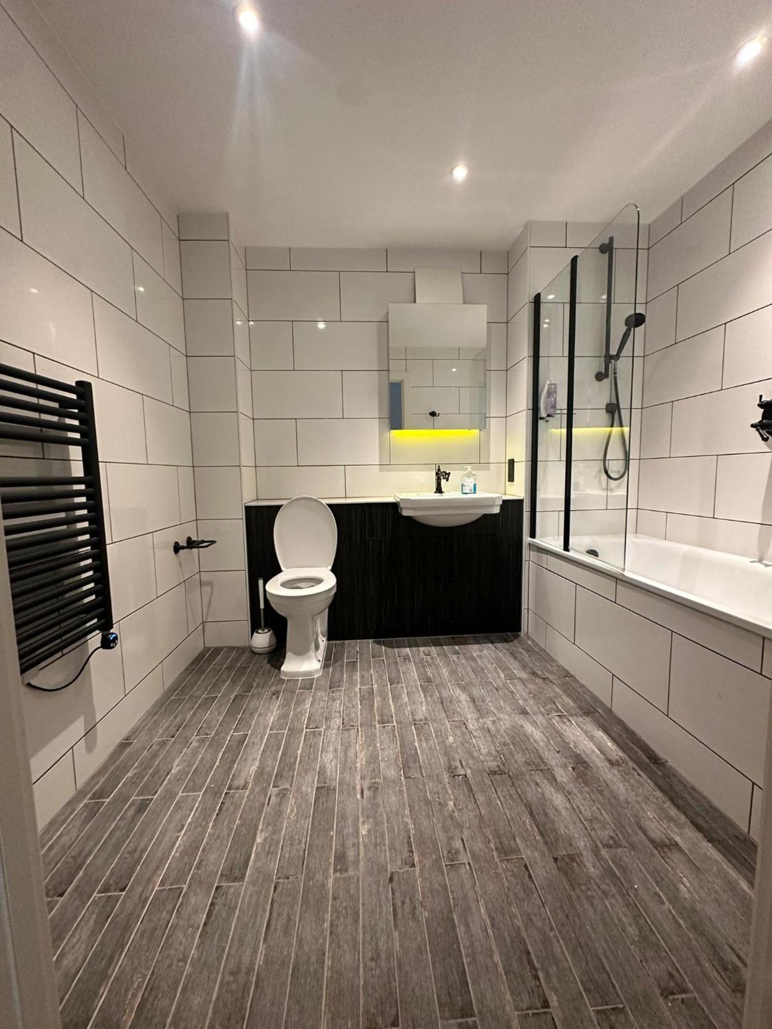 Stylish Two Bedroom Apartment! Appartement *