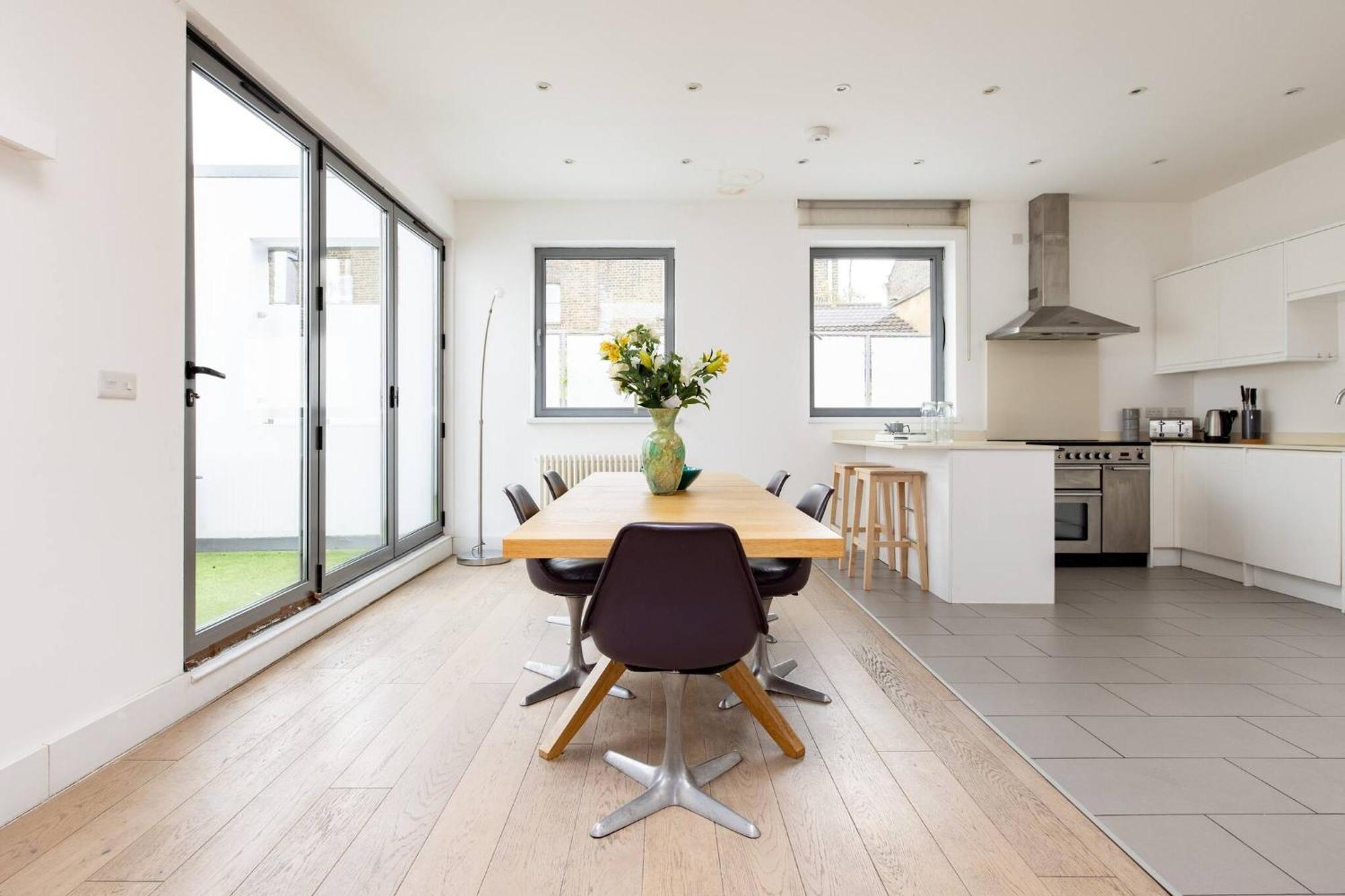Wild Roses Serviced - Borough Apartment *