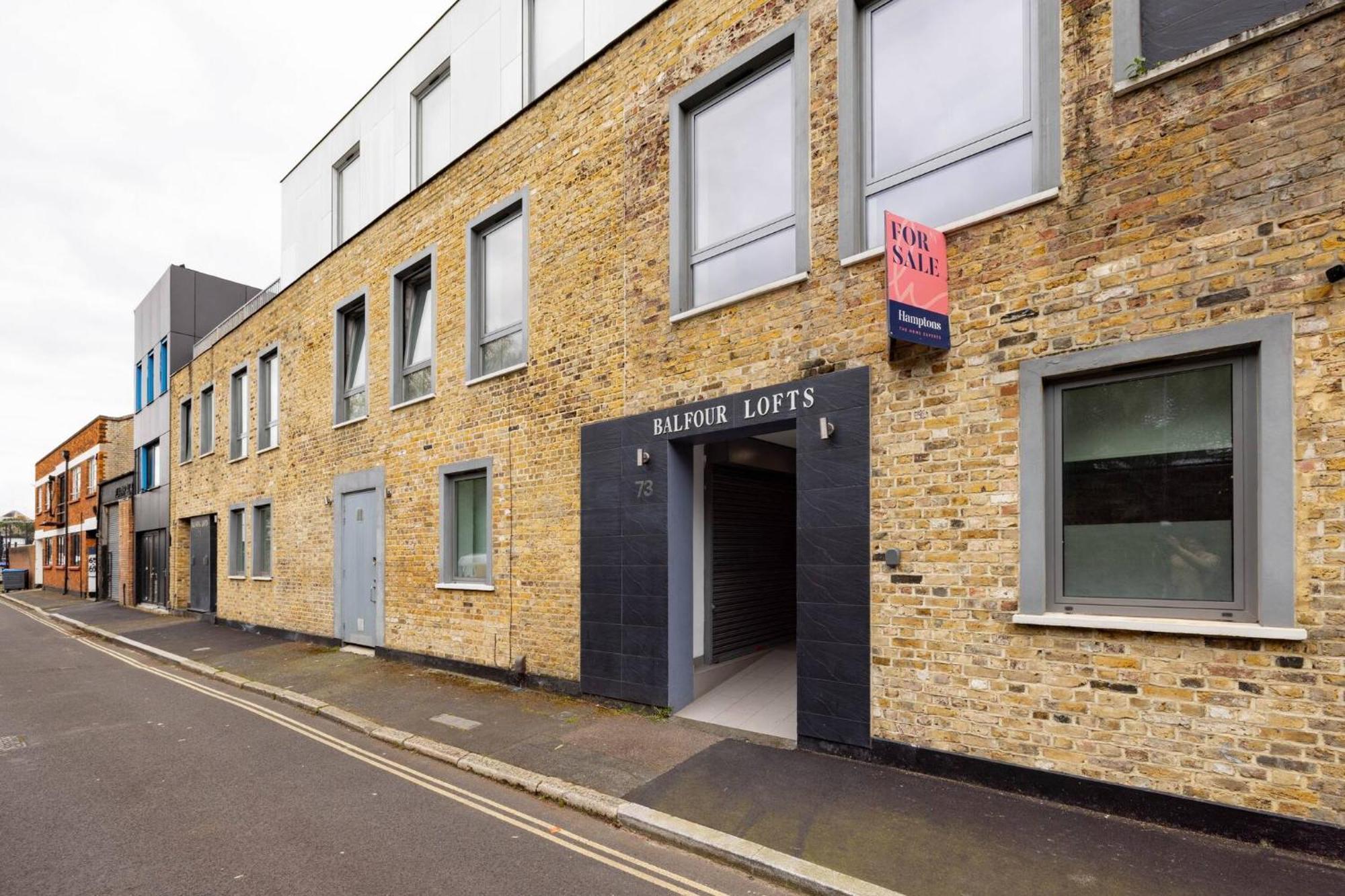 Wild Roses Serviced - Borough Apartment
