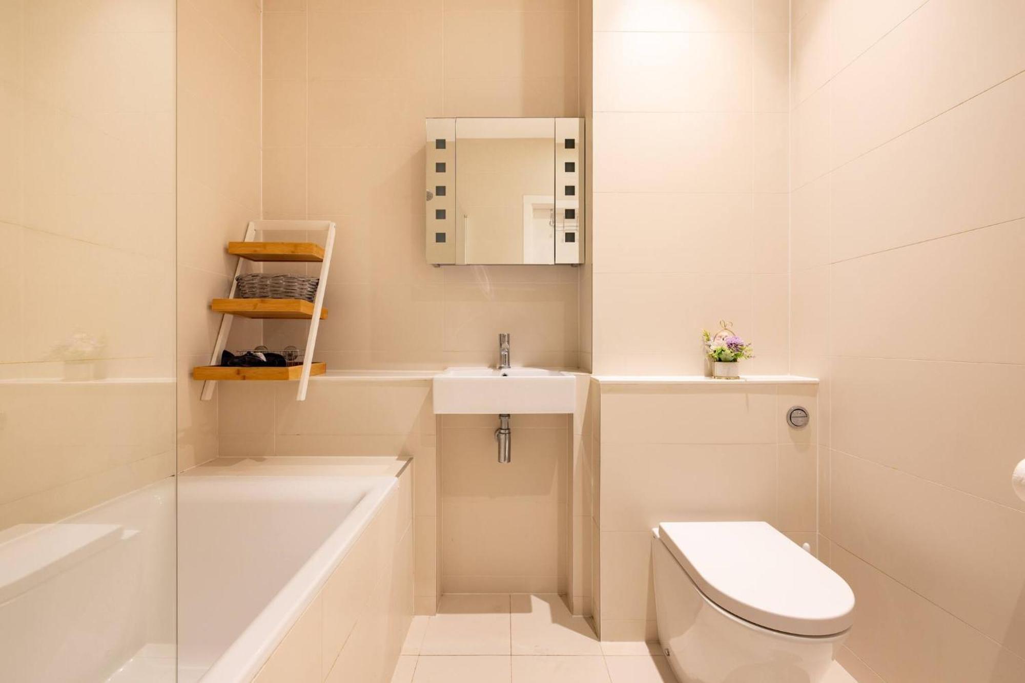 Wild Roses Serviced - Borough London