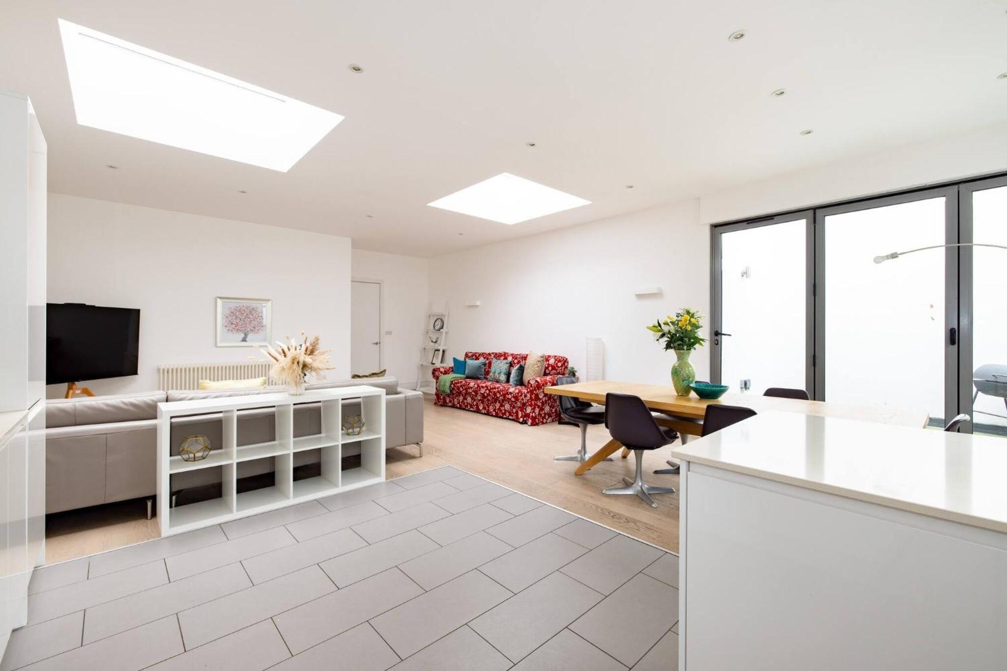 Wild Roses Serviced - Borough *