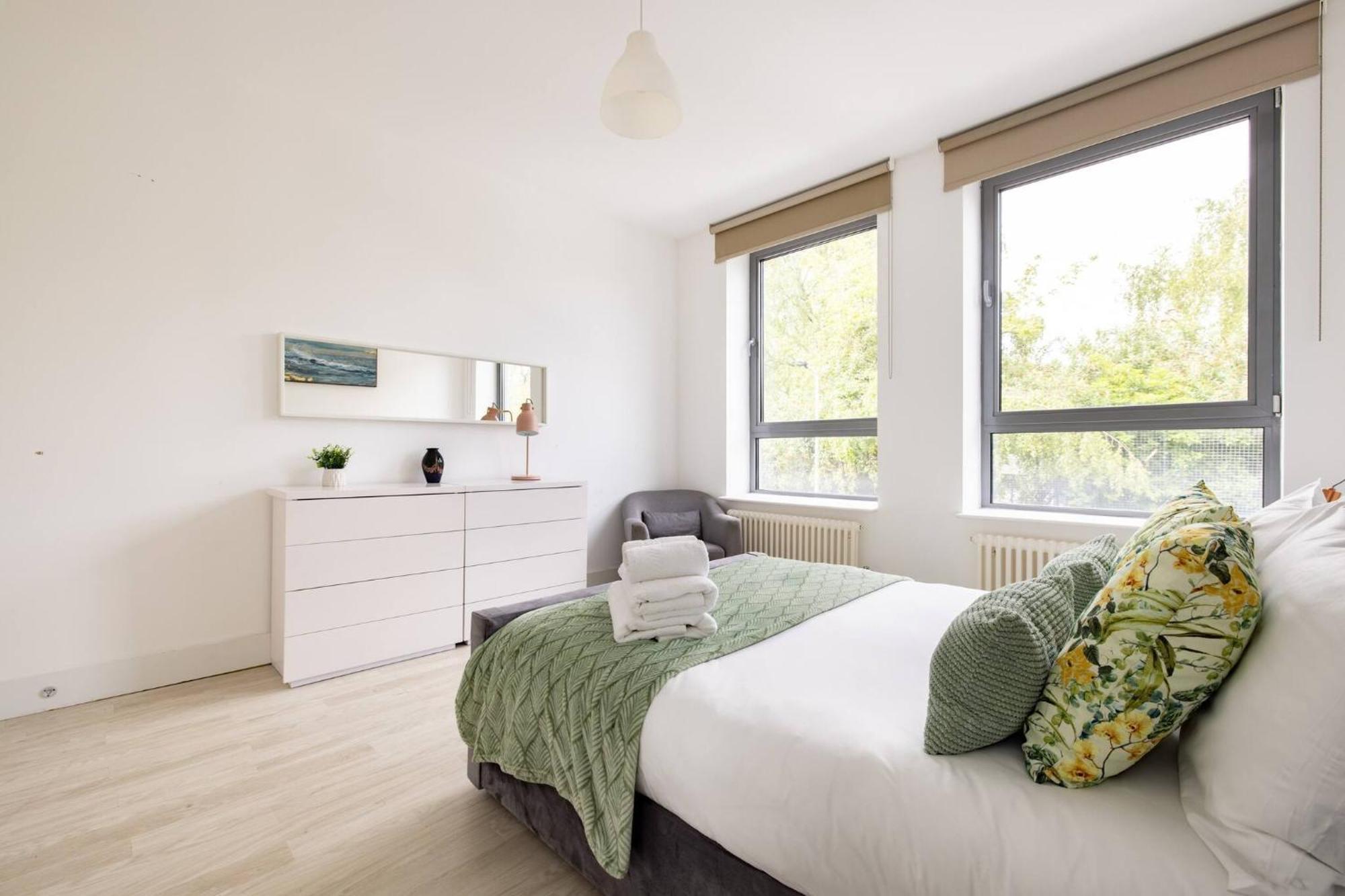 Wild Roses Serviced - Borough Apartment *