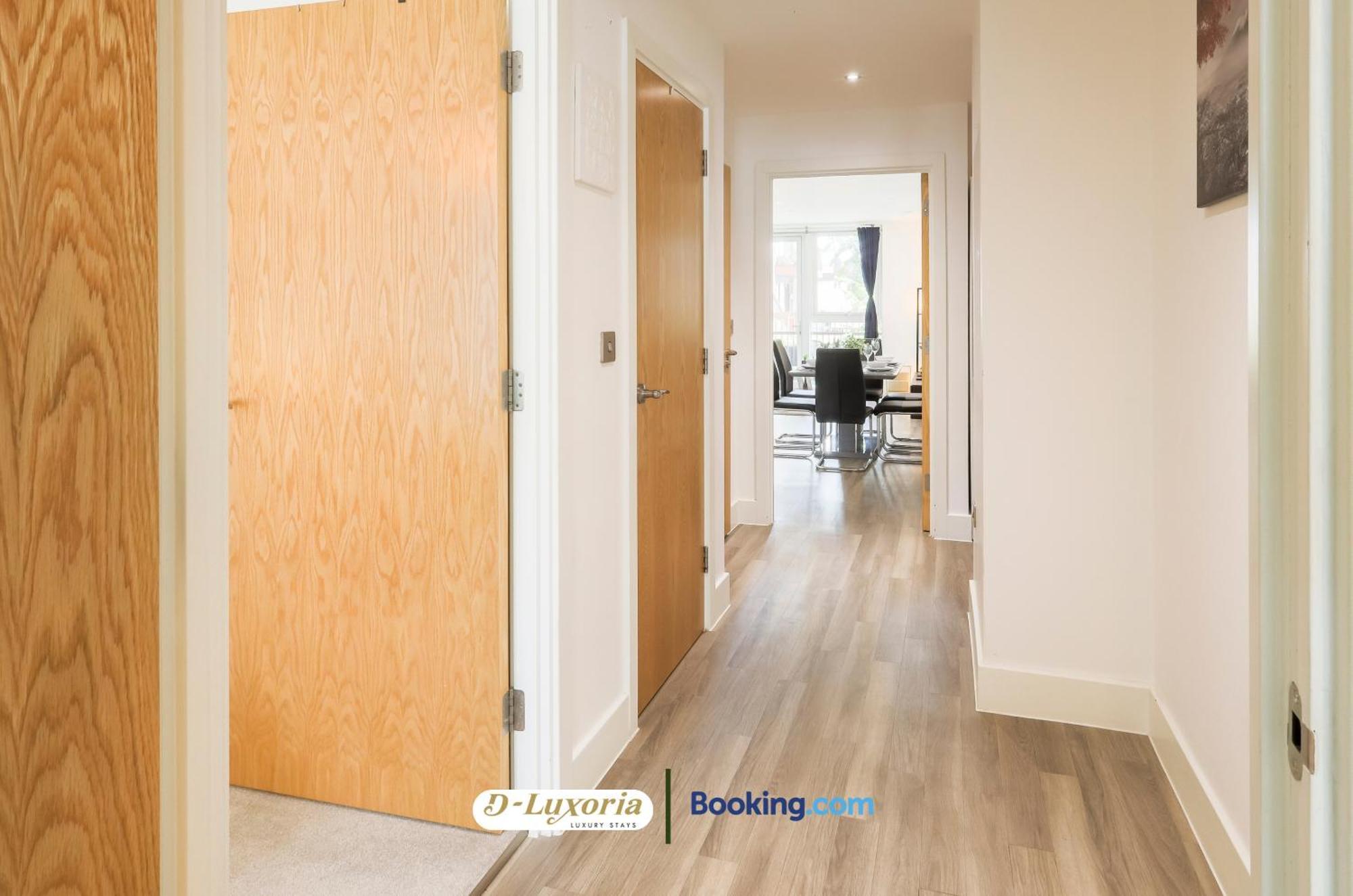 Stylish 2br By Dluxoria Short Lets & Serviced Greater With Pet Friendly, Free Wifi & Free Parking Apartamento