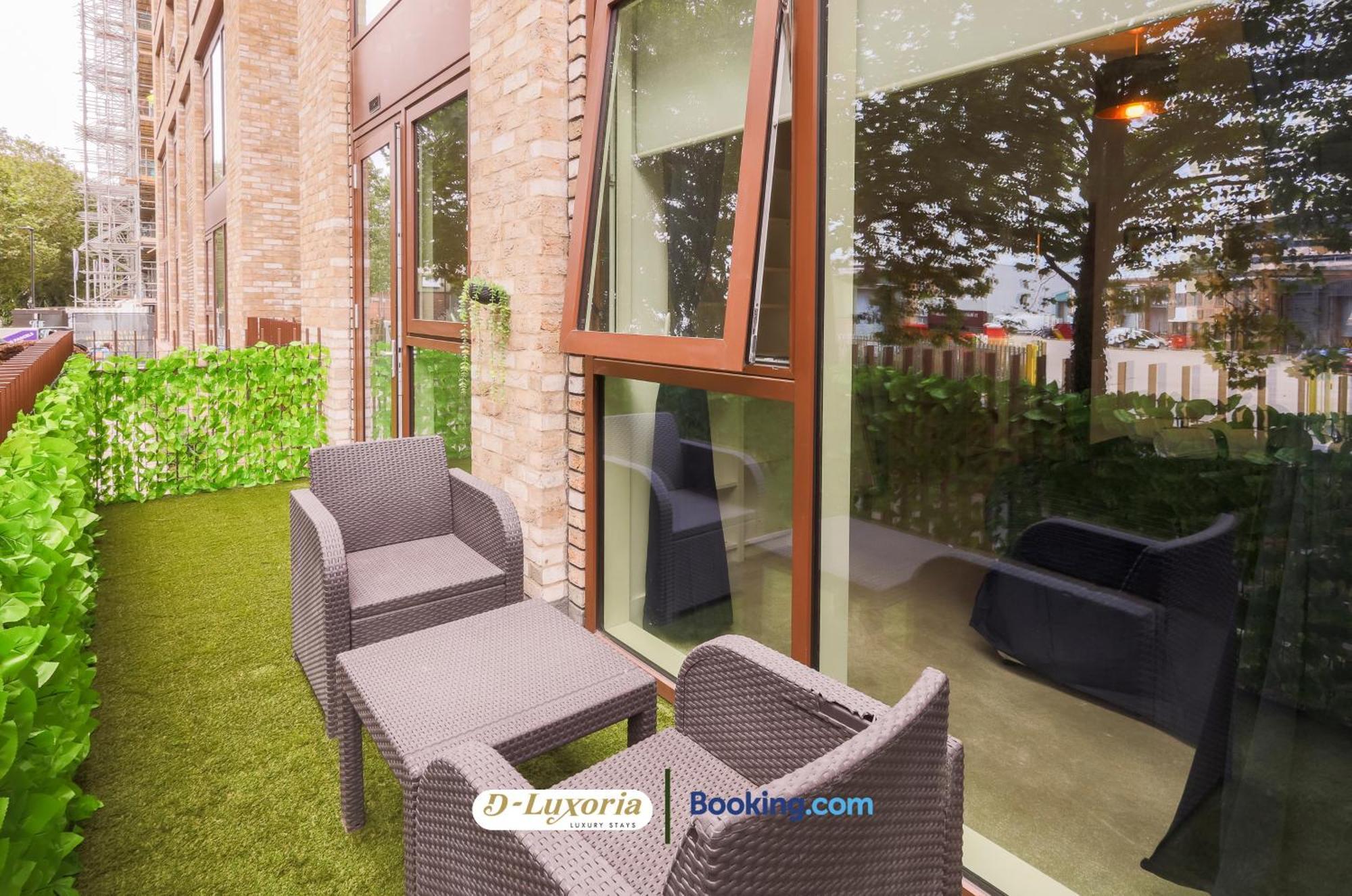 Stylish 2br By Dluxoria Short Lets & Serviced Greater With Pet Friendly, Free Wifi & Free Parking Apartamento *
