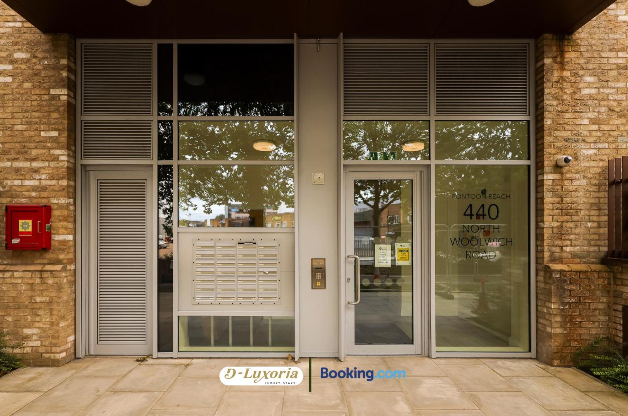 Stylish 2br By Dluxoria Short Lets & Serviced Greater With Pet Friendly, Free Wifi & Free Parking Apartamento