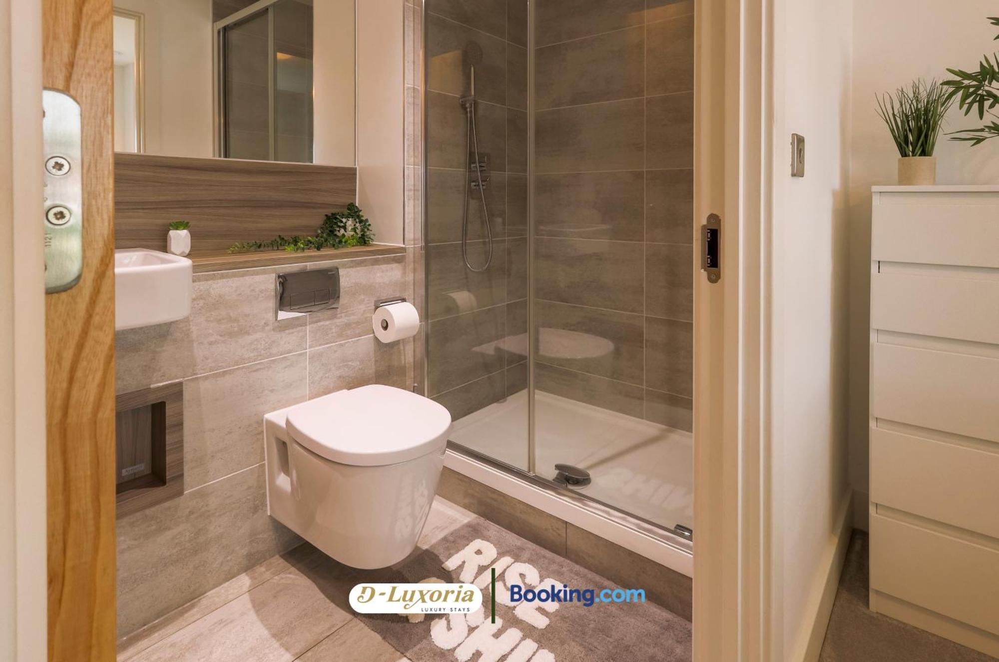 Stylish 2br By Dluxoria Short Lets & Serviced Greater With Pet Friendly, Free Wifi & Free Parking Apartamento *