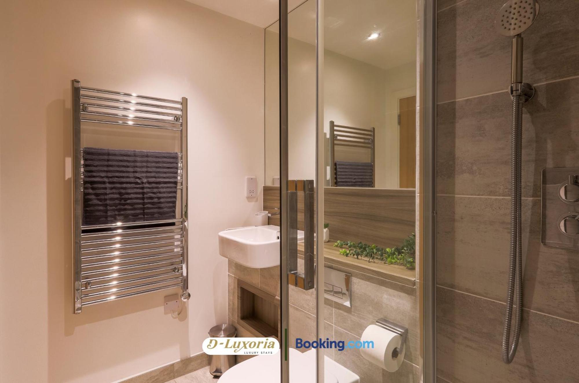 Stylish 2br By Dluxoria Short Lets & Serviced Greater With Pet Friendly, Free Wifi & Free Parking Apartamento Londres