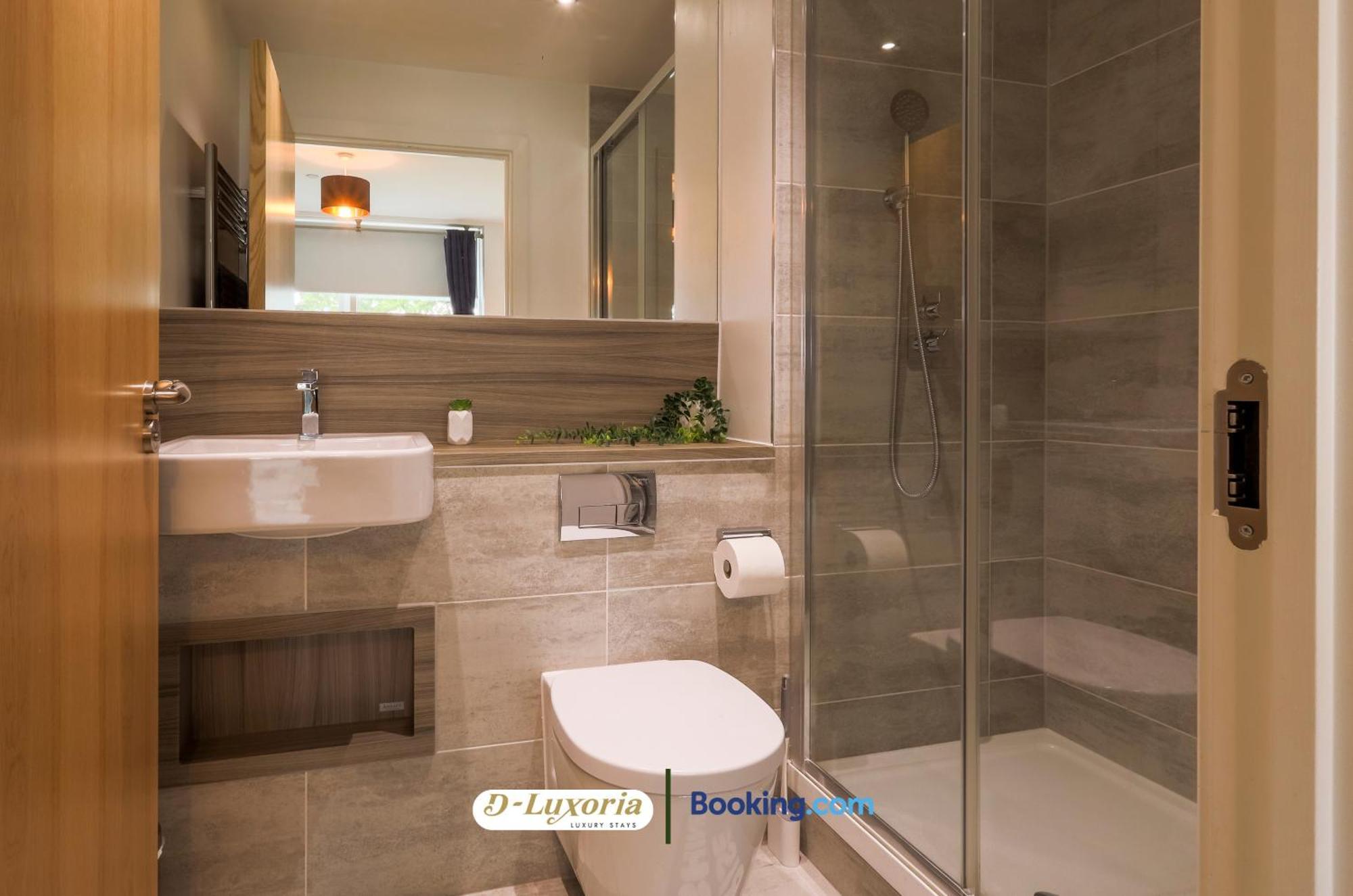 Stylish 2br By Dluxoria Short Lets & Serviced Greater With Pet Friendly, Free Wifi & Free Parking Londres