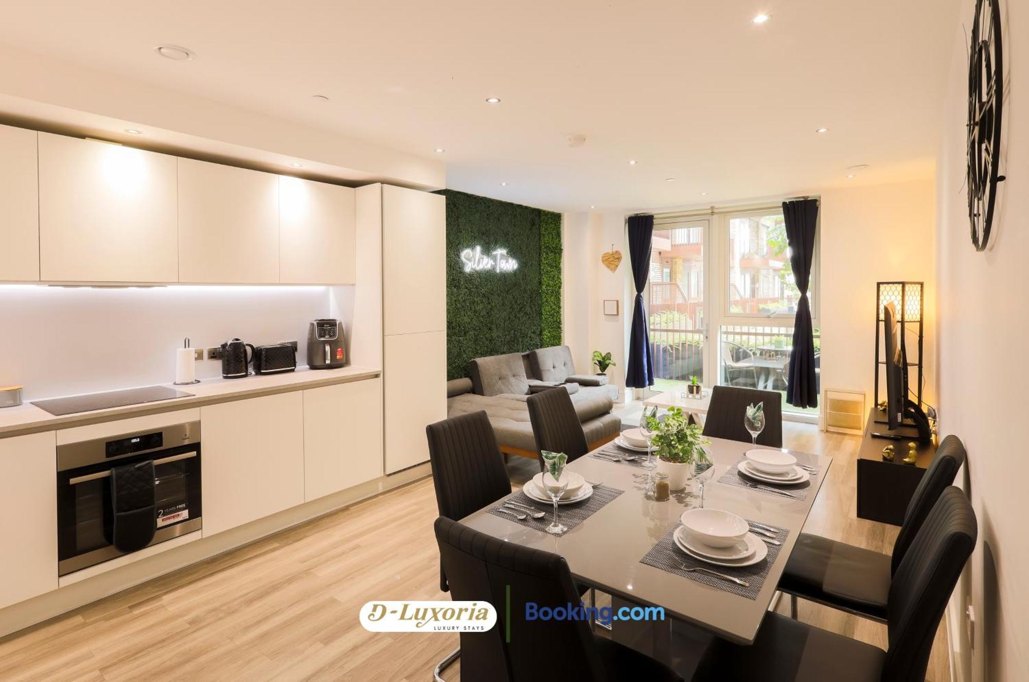 Stylish 2br By Dluxoria Short Lets & Serviced Greater With Pet Friendly, Free Wifi & Free Parking Apartamento *