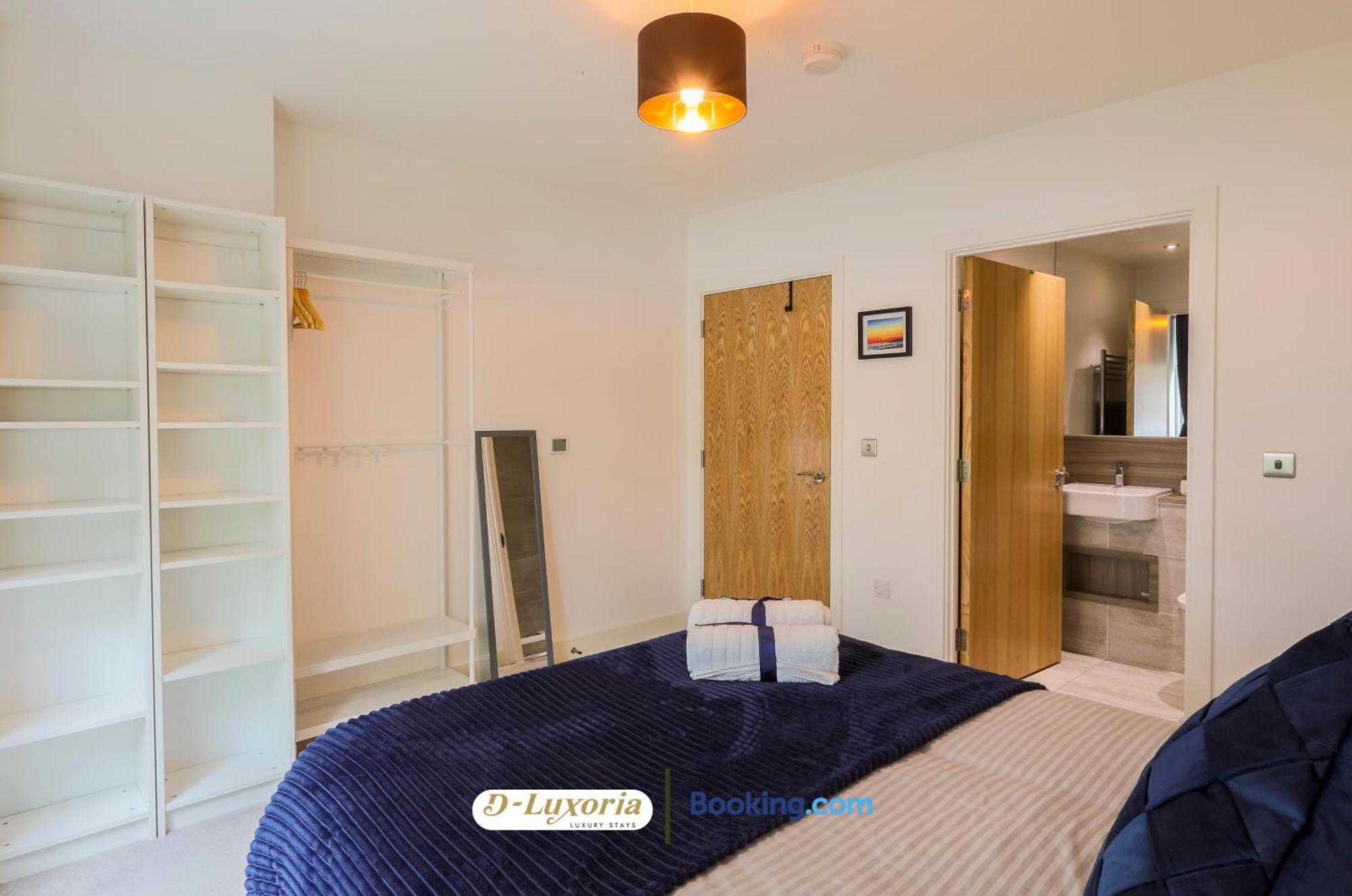 Stylish 2br By Dluxoria Short Lets & Serviced Greater With Pet Friendly, Free Wifi & Free Parking Apartamento *