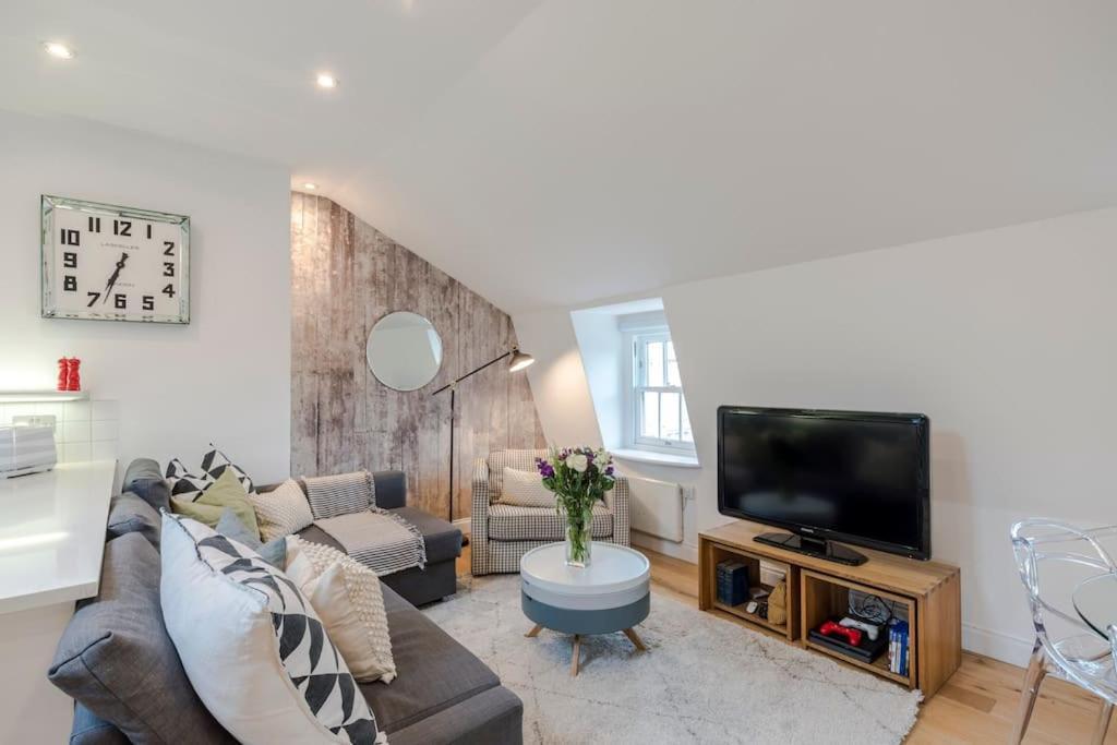 Kings Cross Two Bedroom Penthouse Appartement *