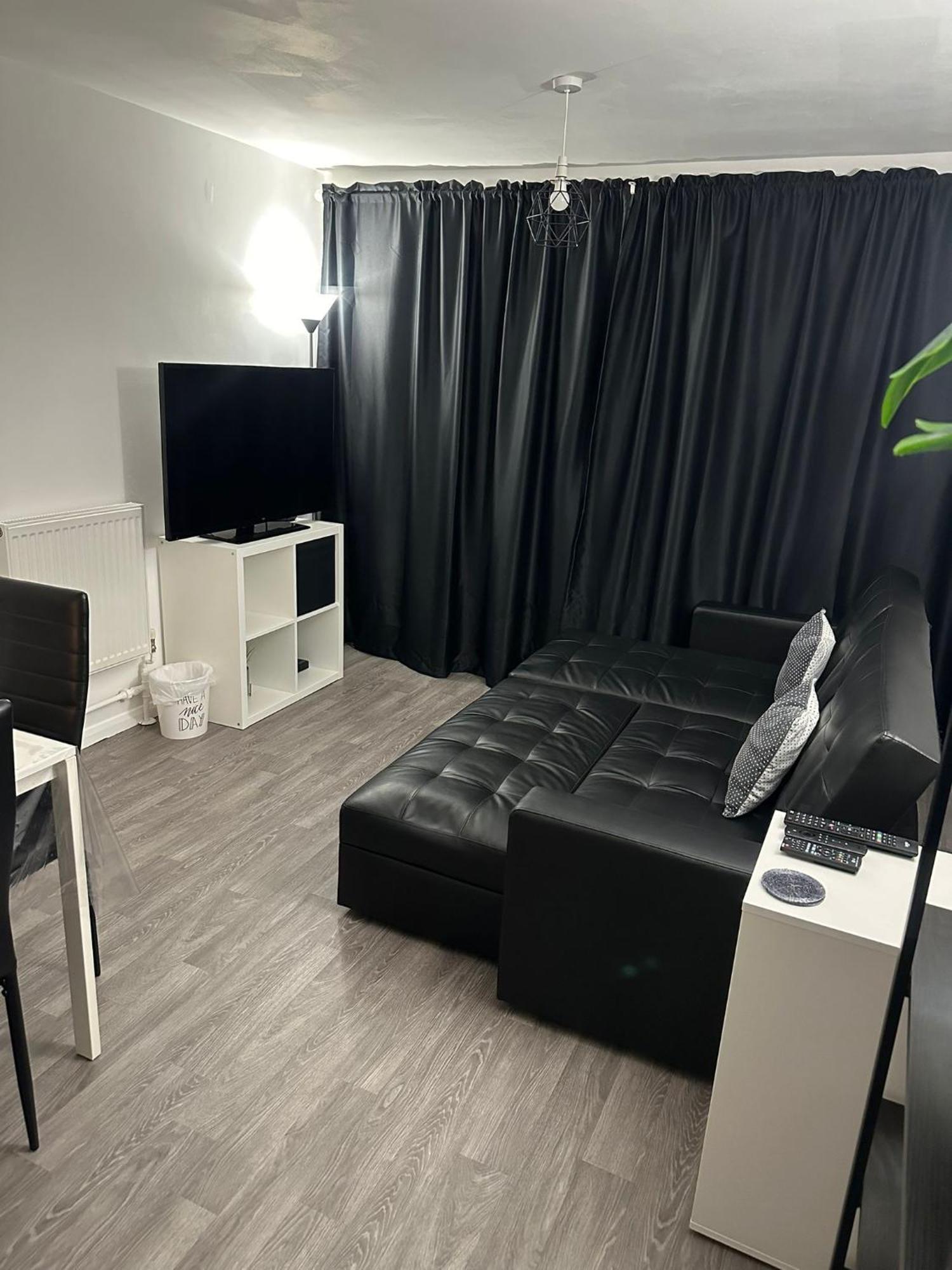 ˈpesfəl Apartamento *