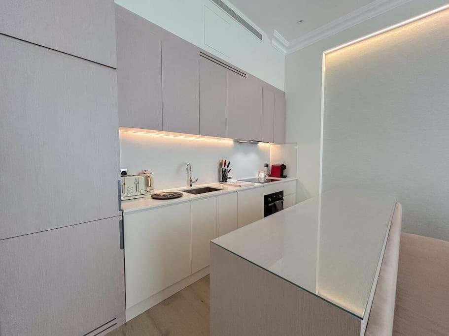 Stylish 2 Bed Flat On The Iconic Gloucester Road Apartment London