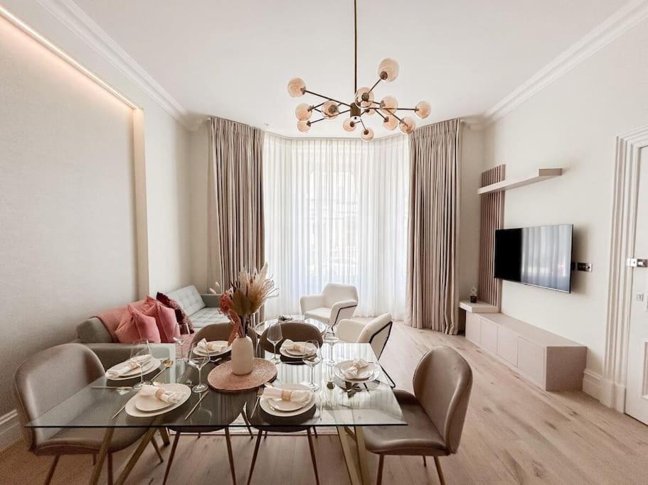Stylish 2 Bed Flat On The Iconic Gloucester Road *