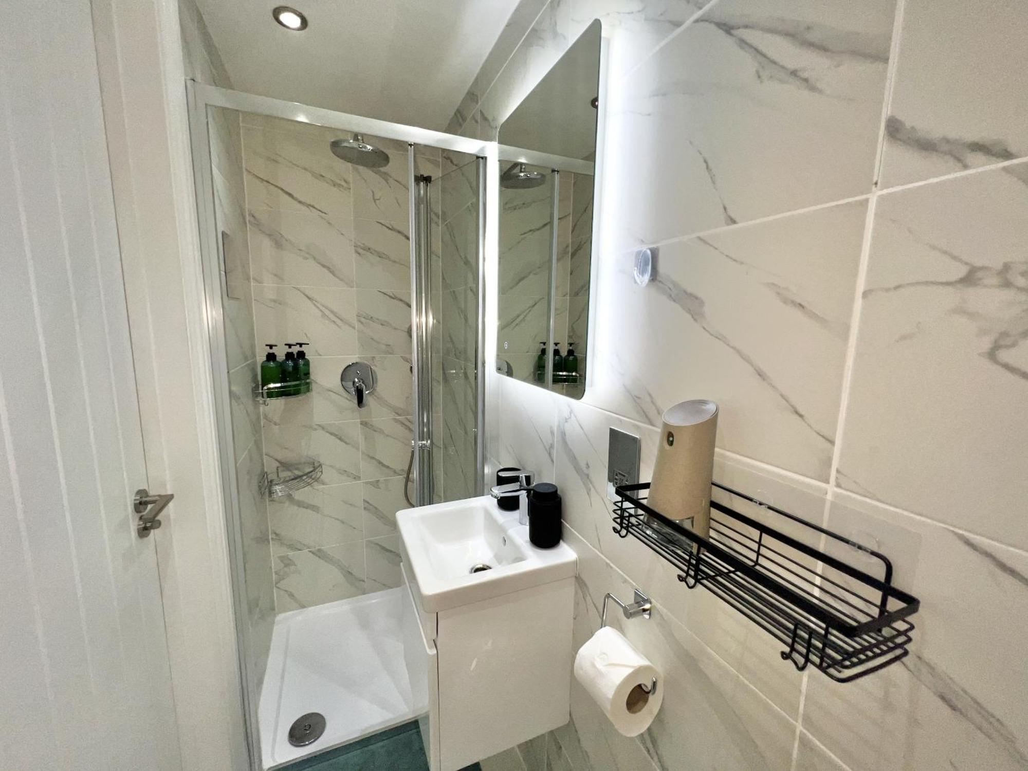 Сasa de vacaciones Charming 3-bed Flat In Shepherds Bush - Sleeps 9 Londres