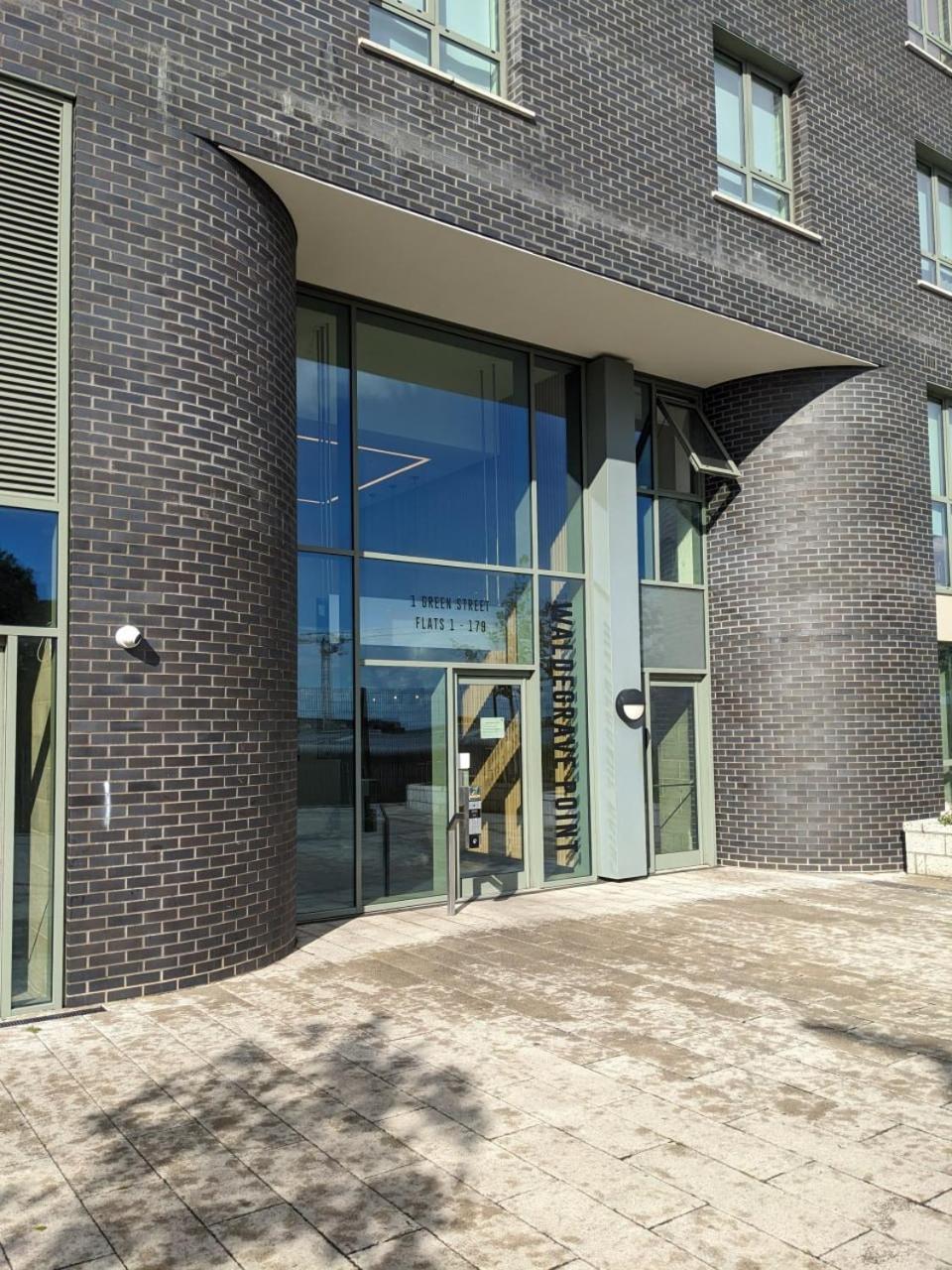 Apartment Raintree Village London
