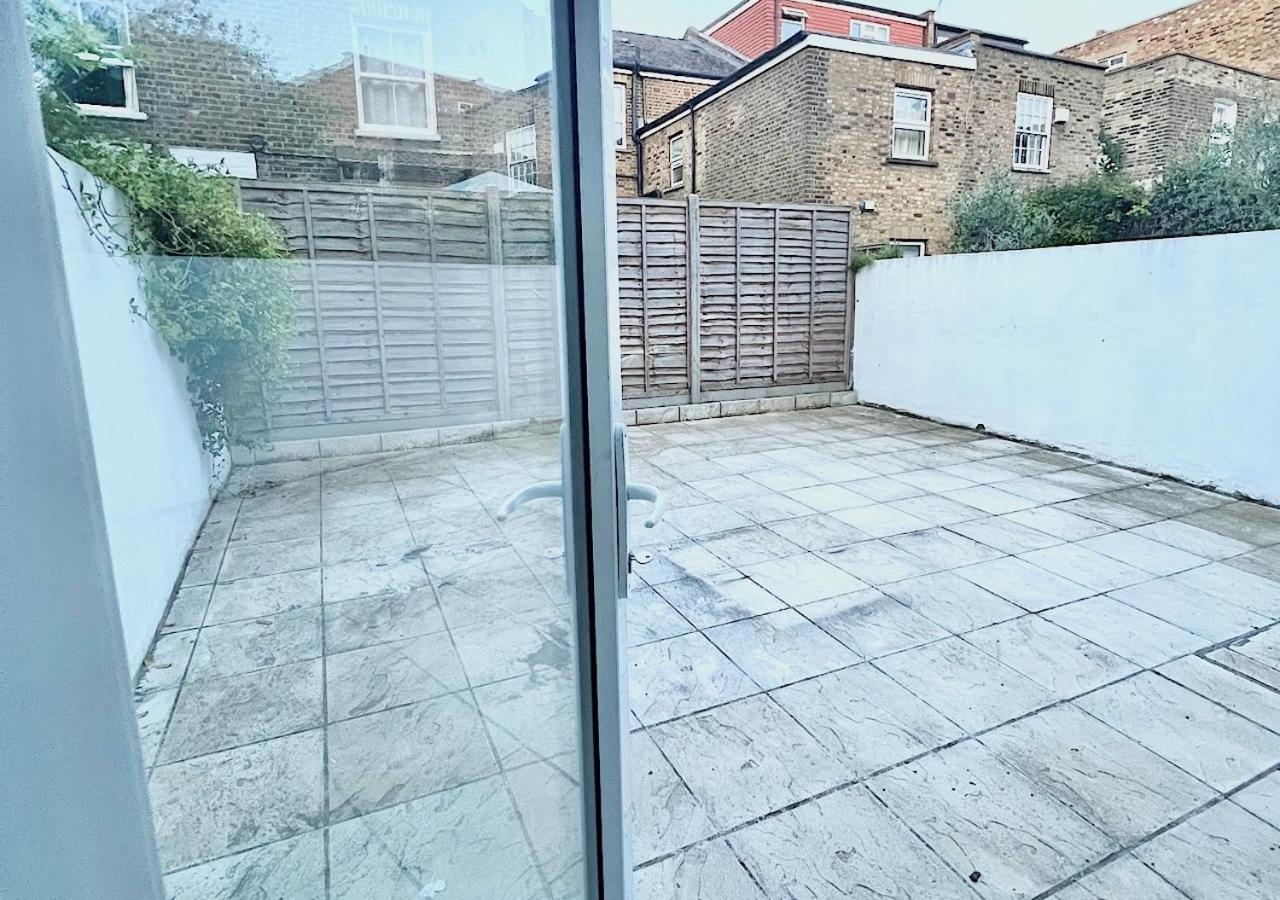 Three Bedroom By Dashh Short Lets & Serviced In Shepherds Bush Sleeps 9 With Free Wifi