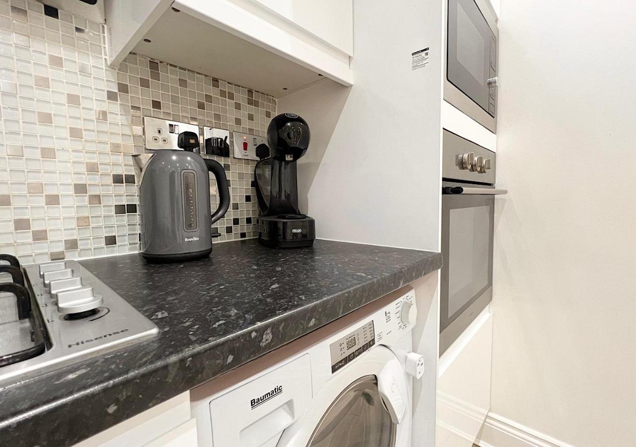 Casa de Férias Charming 3-bed Flat In Shepherds Bush - Sleeps 9 *