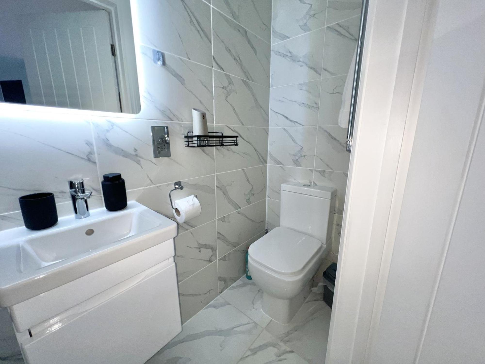 Charming 3-bed Flat In Shepherds Bush - Sleeps 9 * Londres