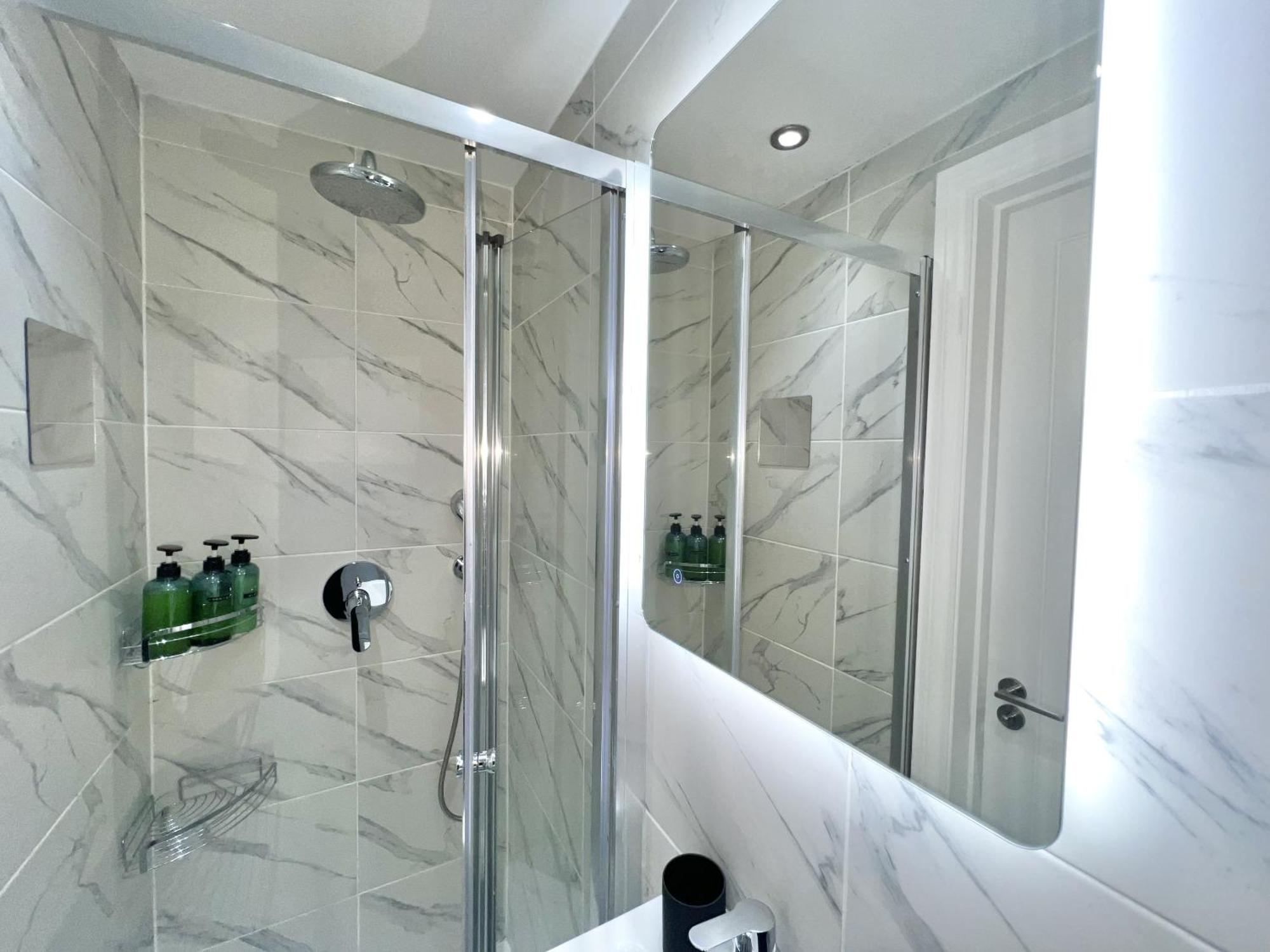 Casa de Férias Charming 3-bed Flat In Shepherds Bush - Sleeps 9