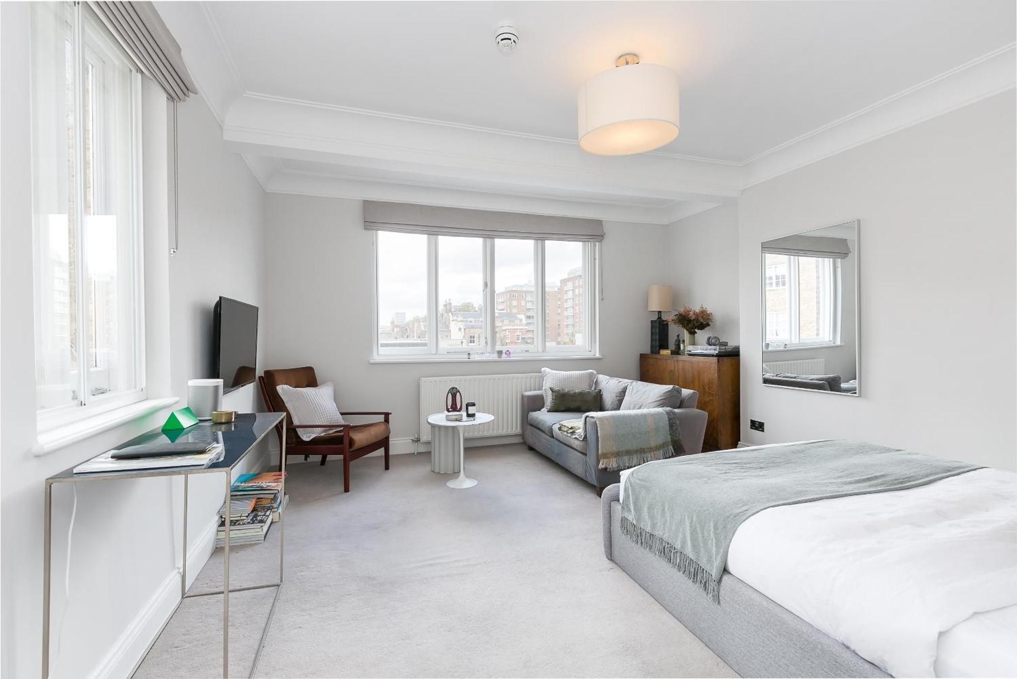 Beautiful Centrally Located Large Studio *