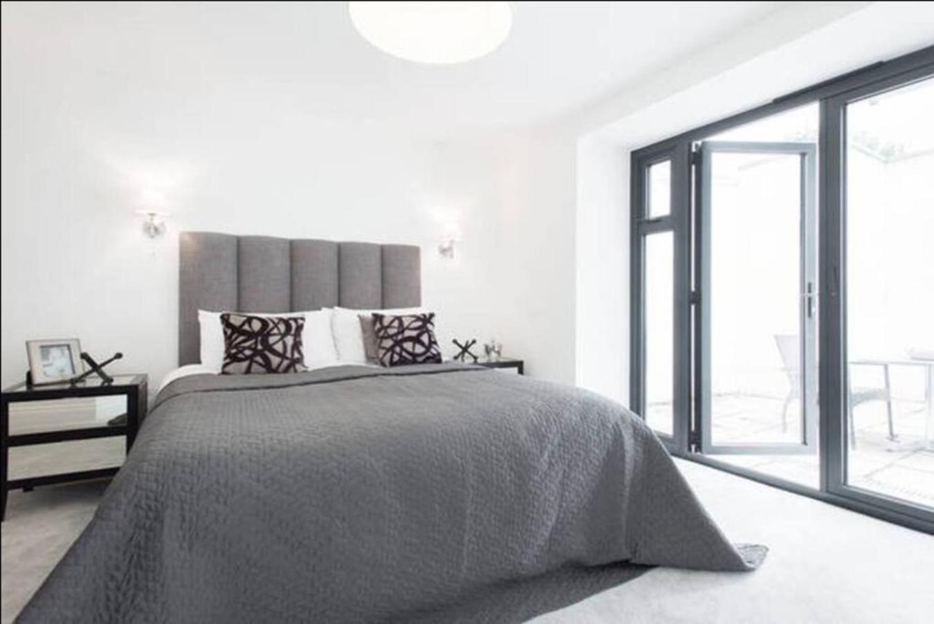 Сasa de vacaciones Large Three Bed Duplex Camden Londres