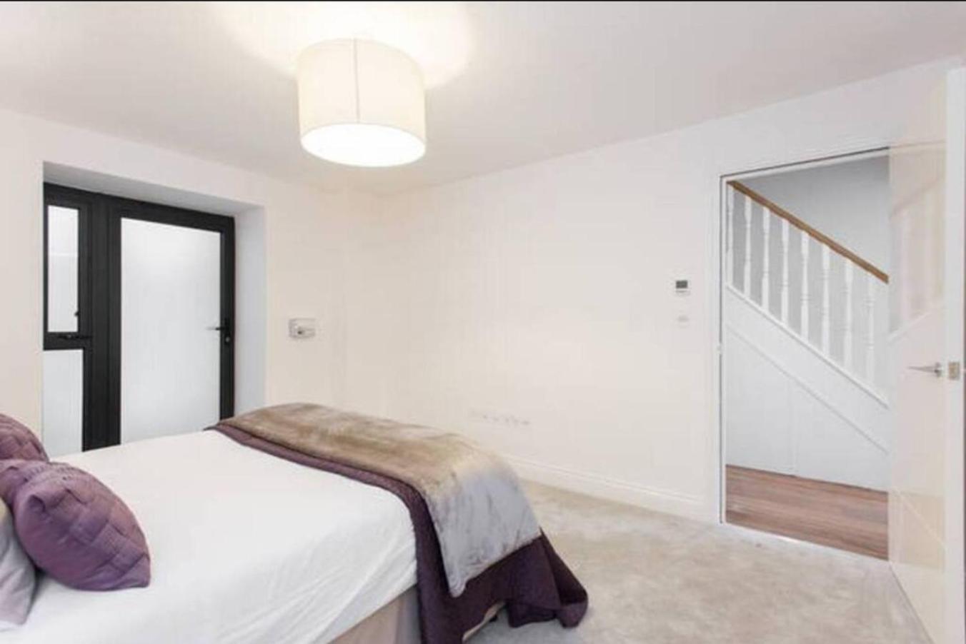 Large Three Bed Duplex Camden * Londres