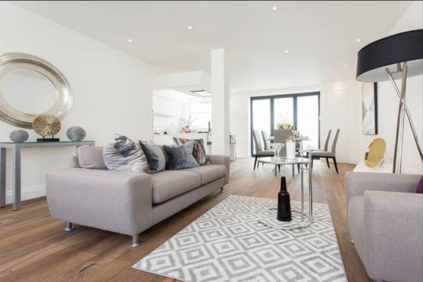 Сasa de vacaciones Large Three Bed Duplex Camden