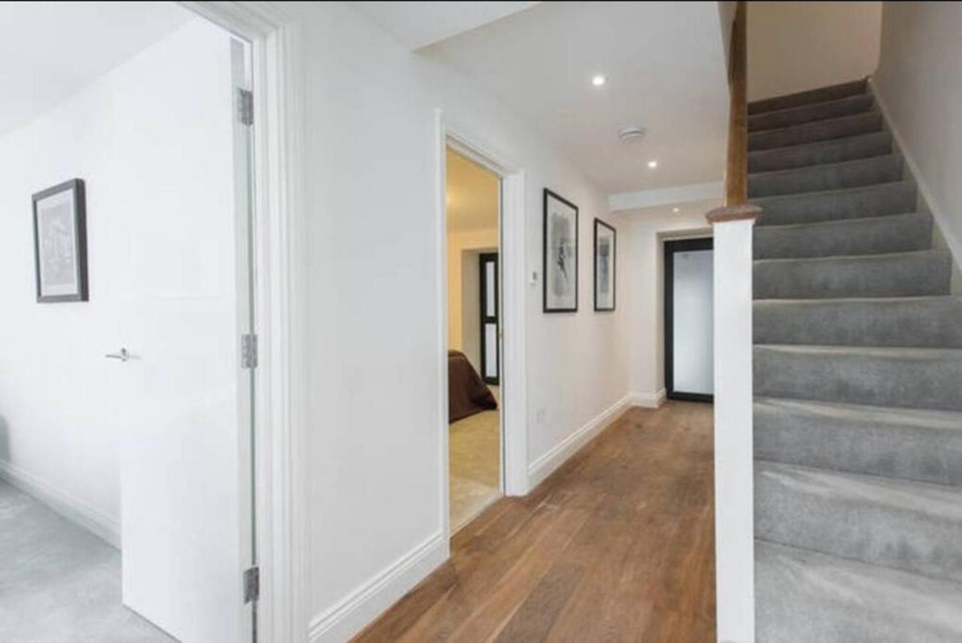 Сasa de vacaciones Large Three Bed Duplex Camden Londres