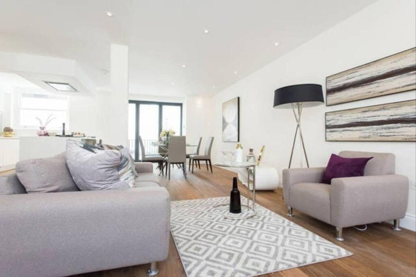 Large Three Bed Duplex Camden * Londres
