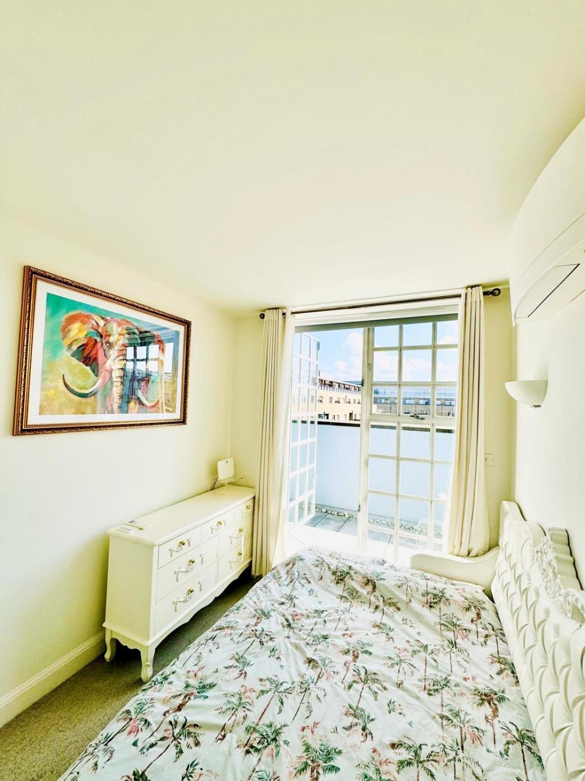 A Penthouse By Tower Bridge London